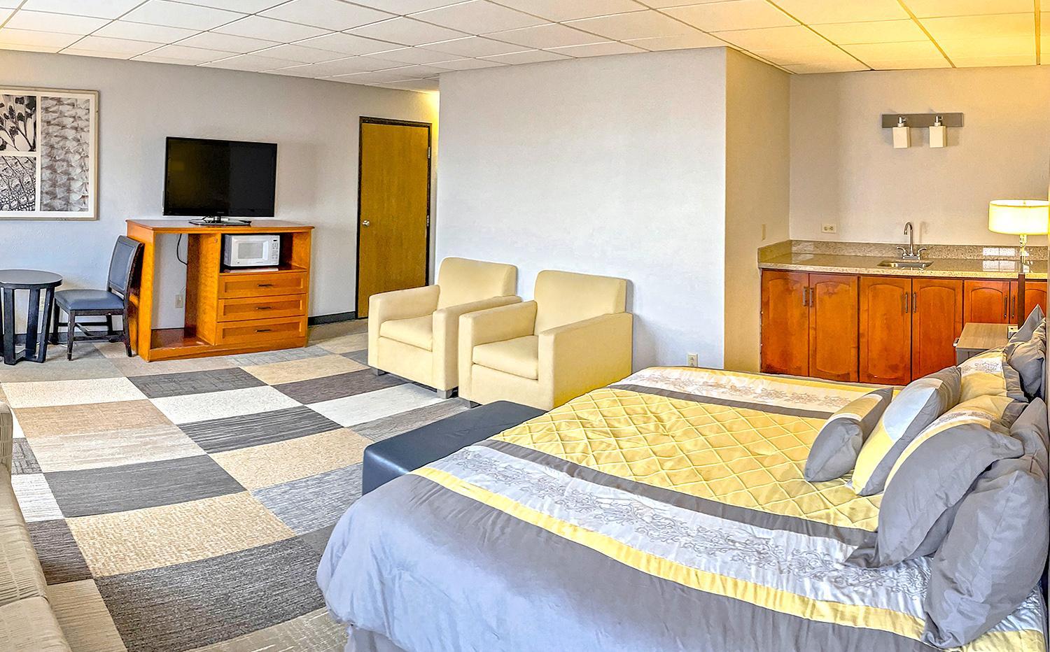 Deluxe King Suite photo 3
