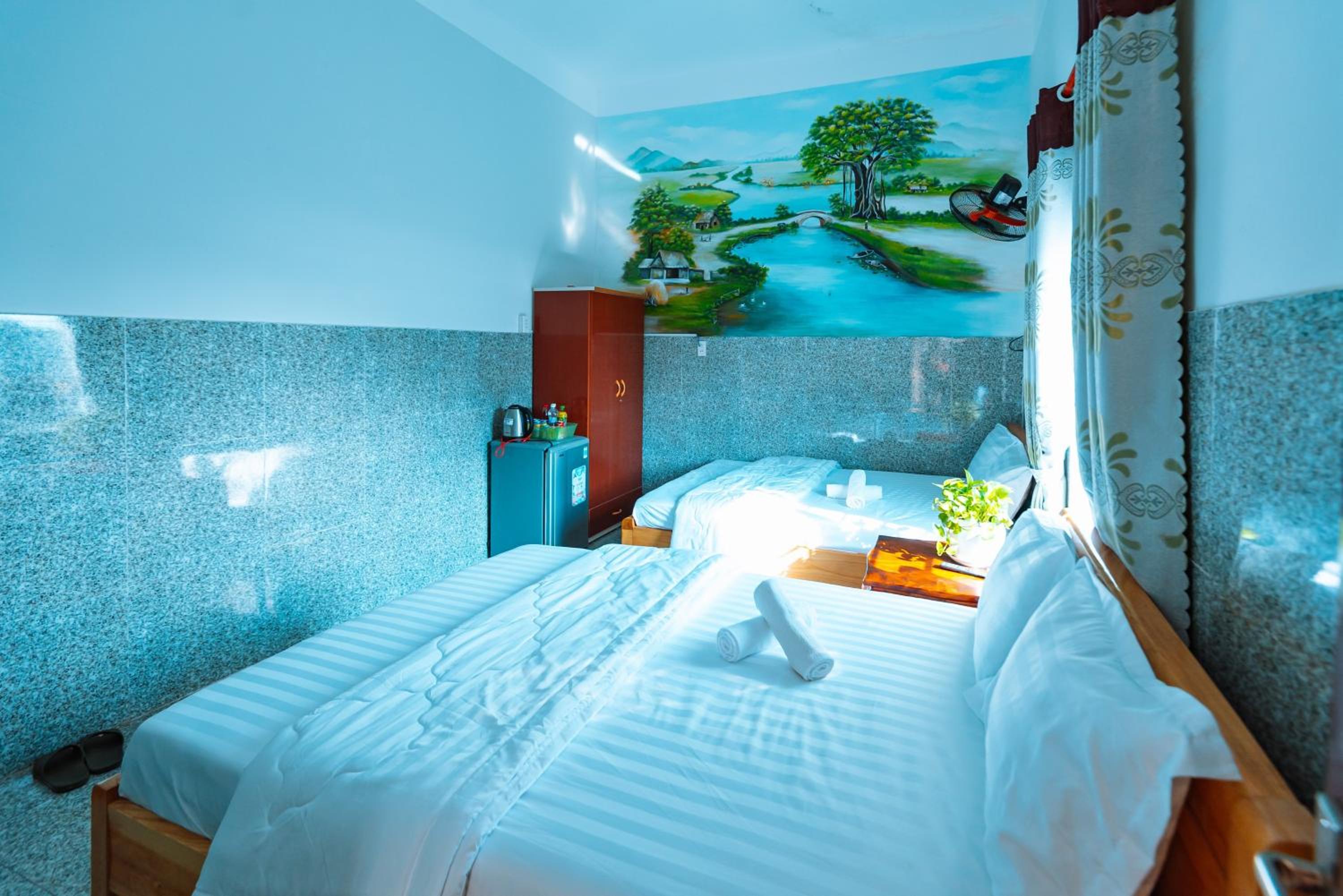 Queen Room With Two Queen Beds photo 2