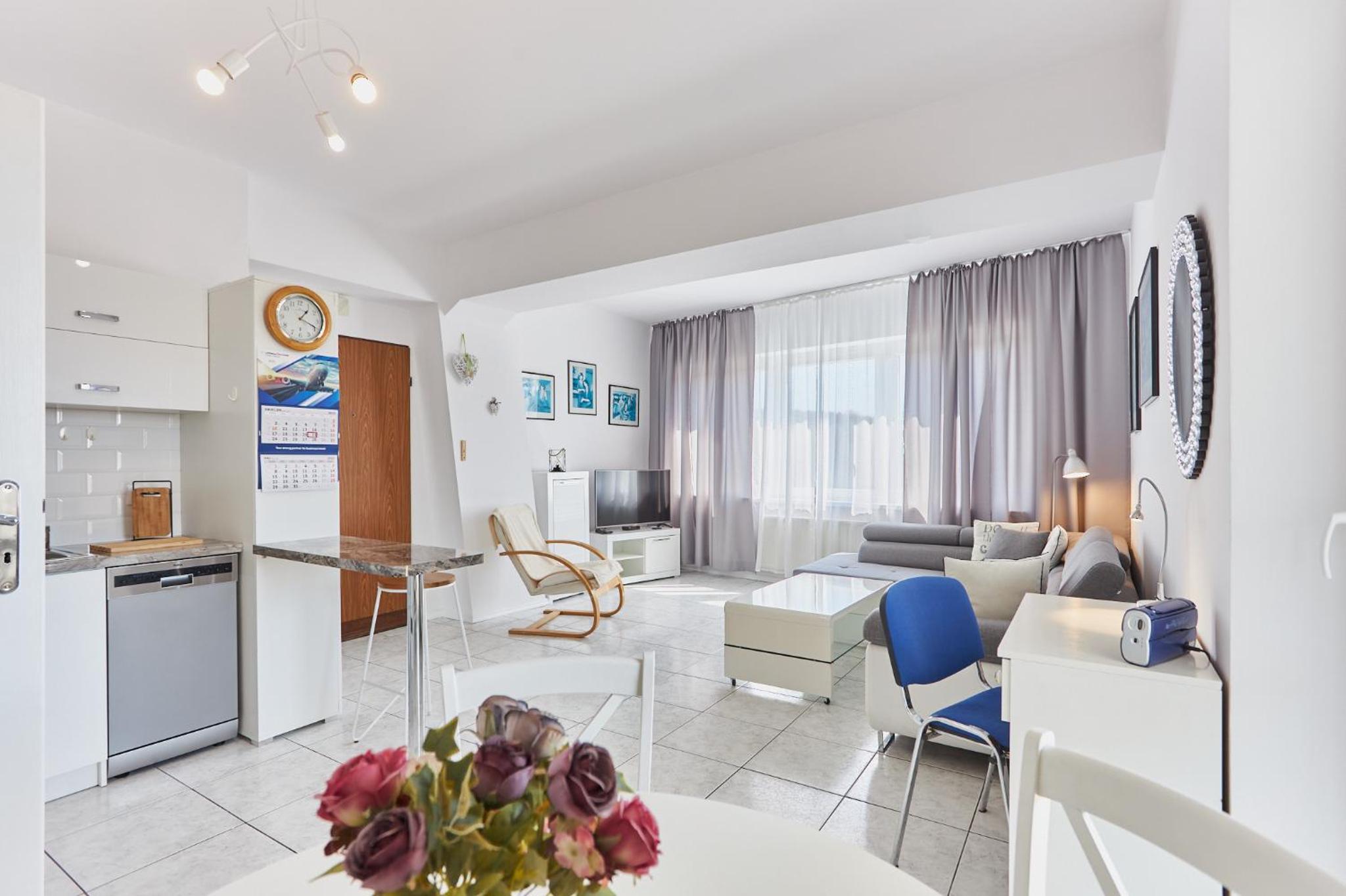 One-Bedroom Apartment with Side Sea View photo 1