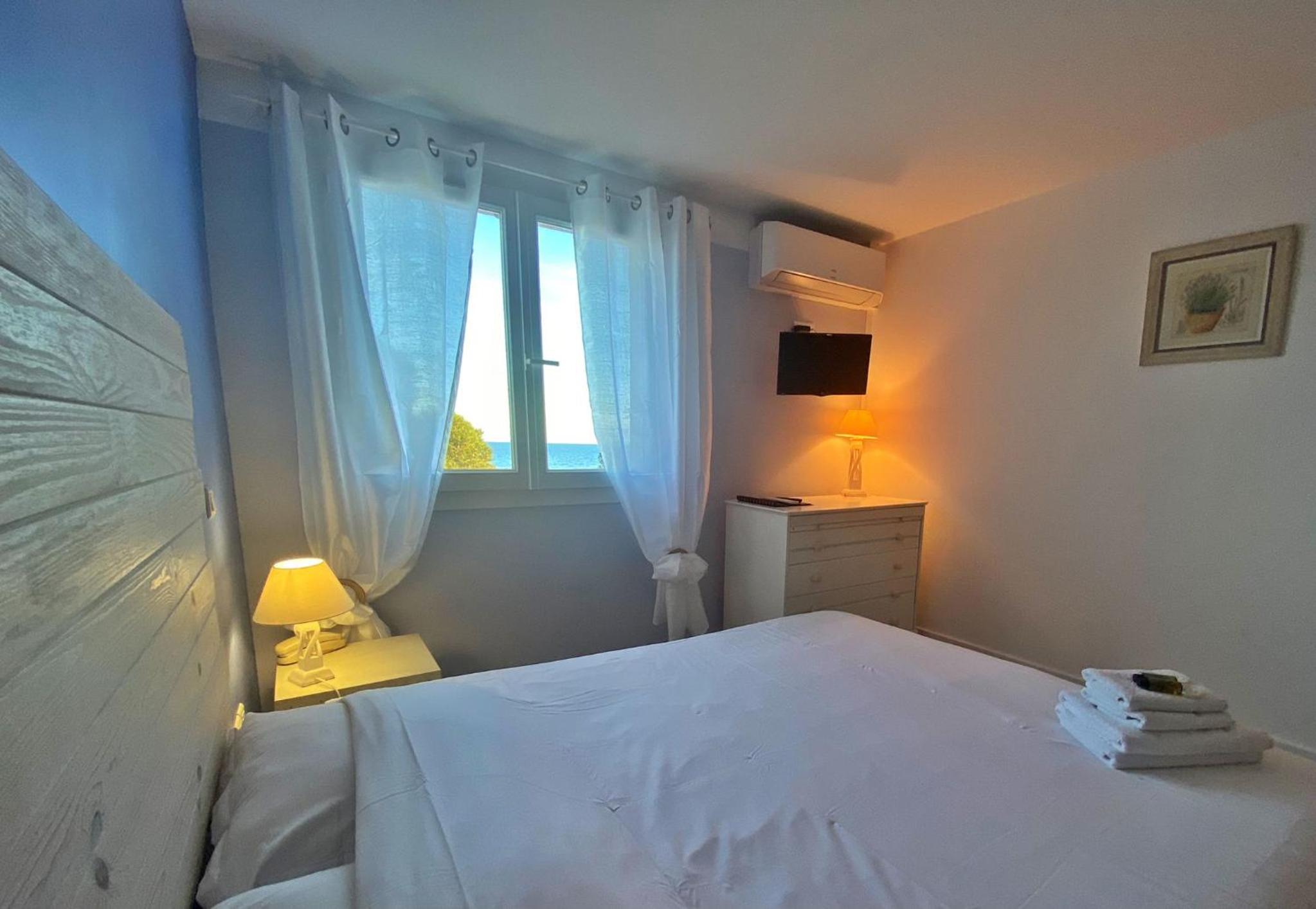 Family Room with Sea View (4 adults) - Photo 4