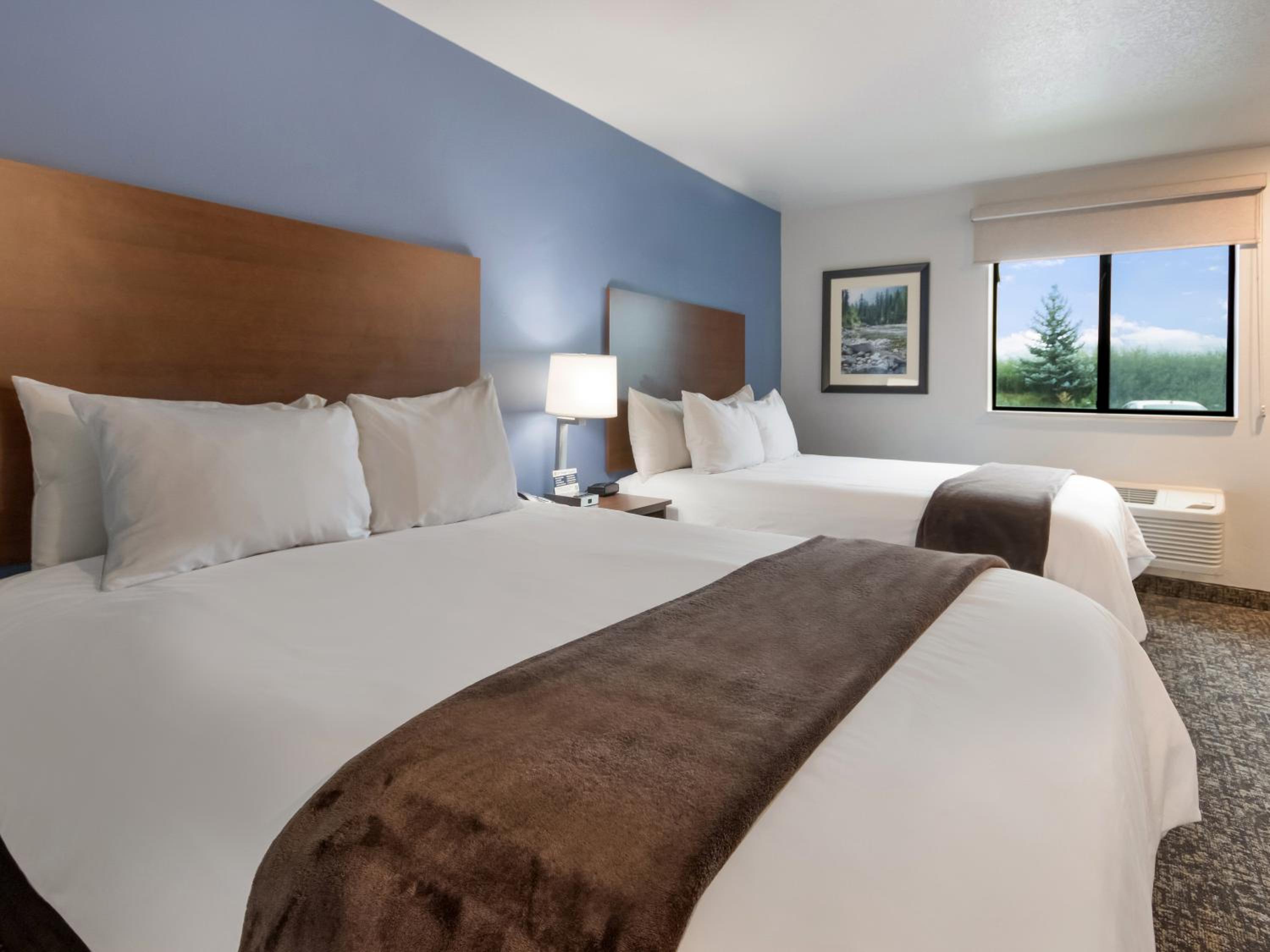 Queen Room with Two Queen Beds photo 3