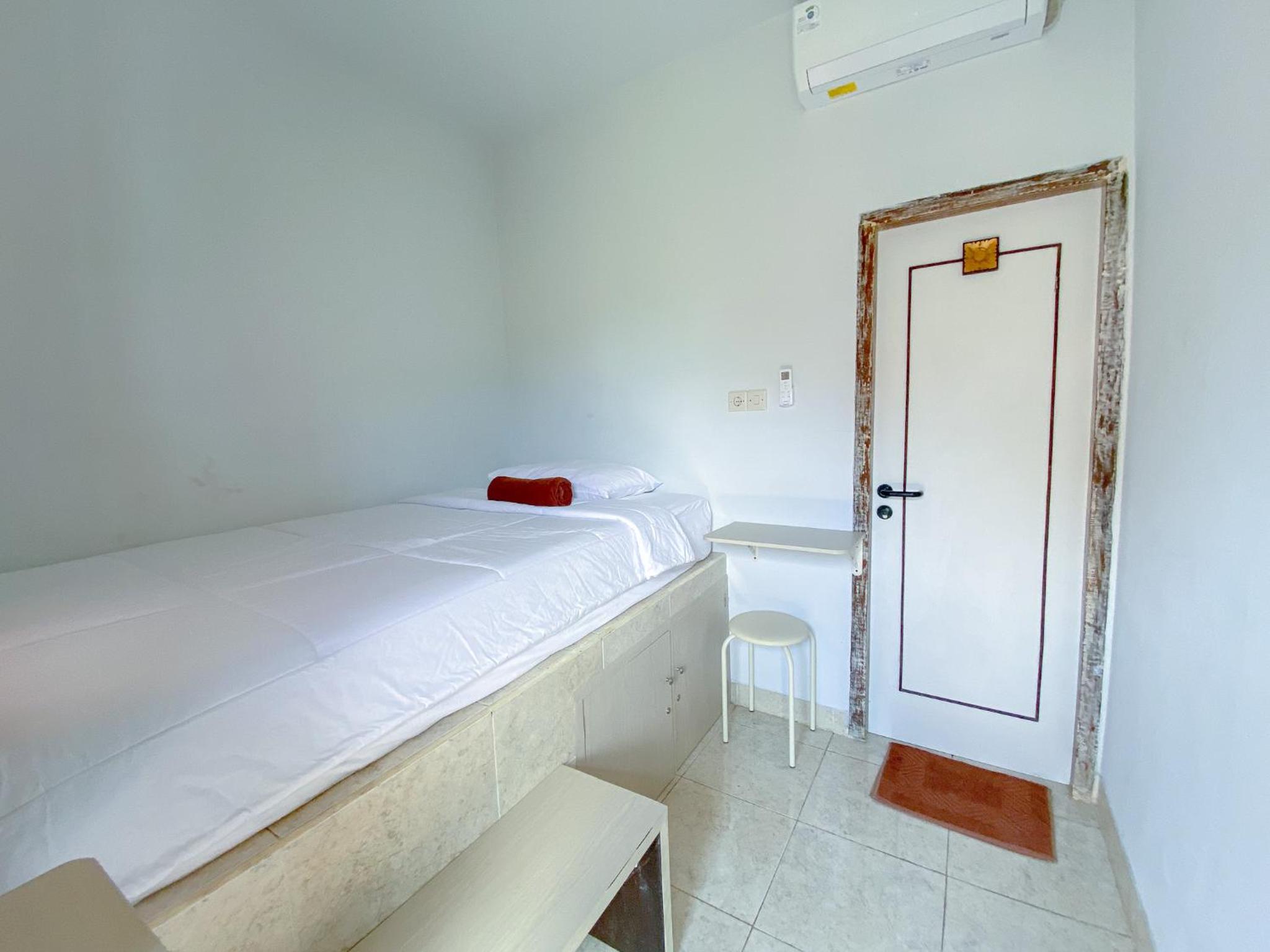 Small Single Room photo 2