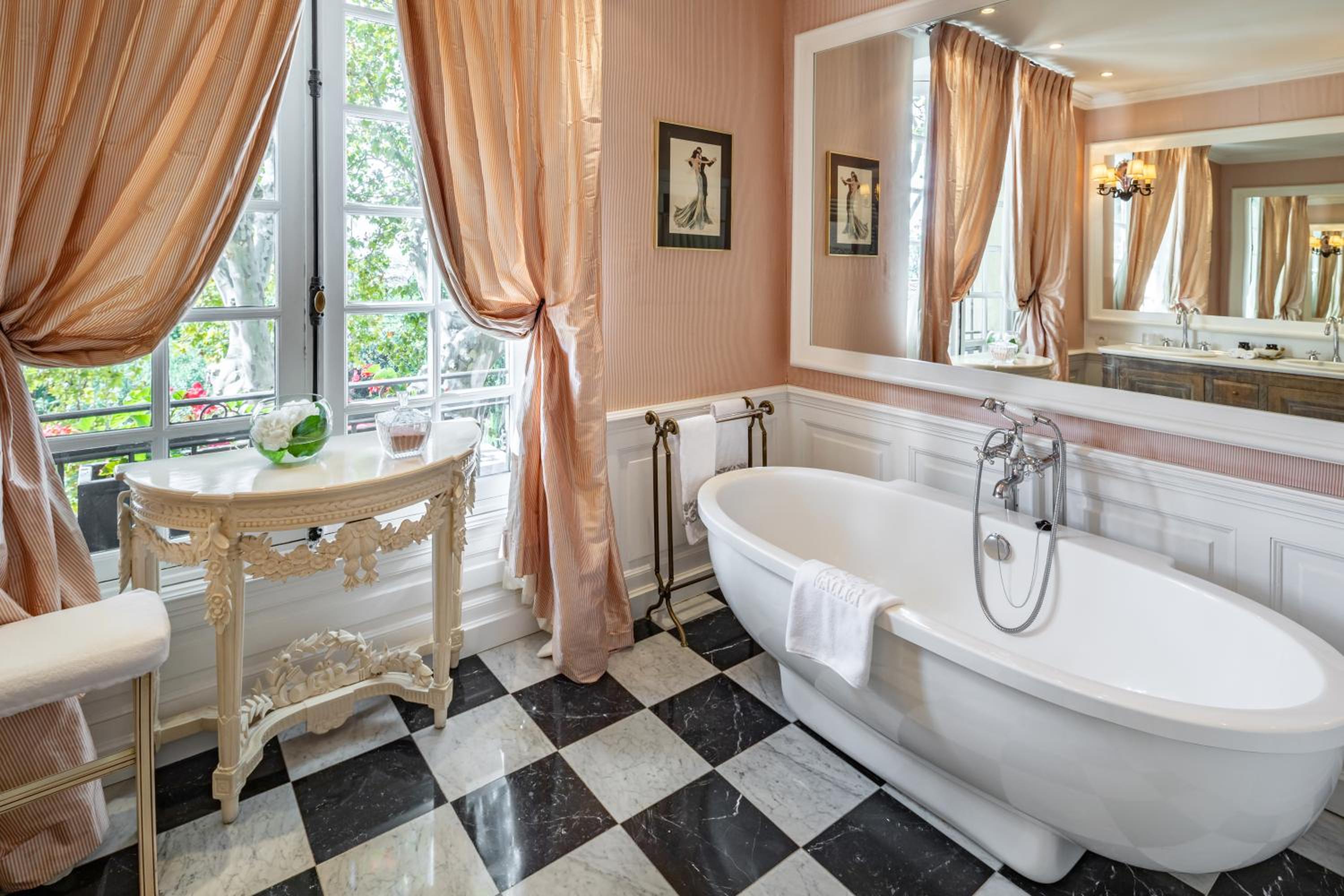 Suite with Terrace with Free Spa Access