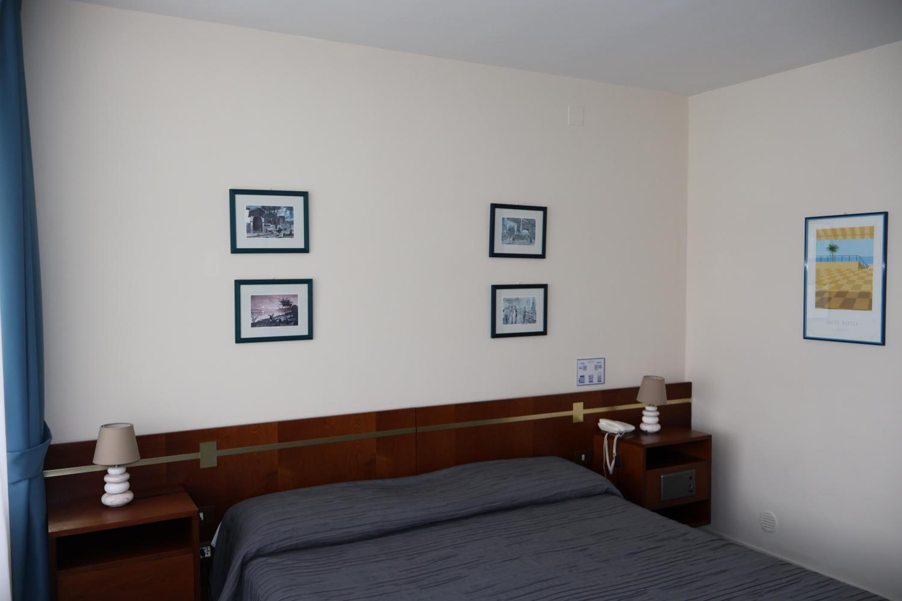 Standard Double or Twin Room with Sea View - Photo 3