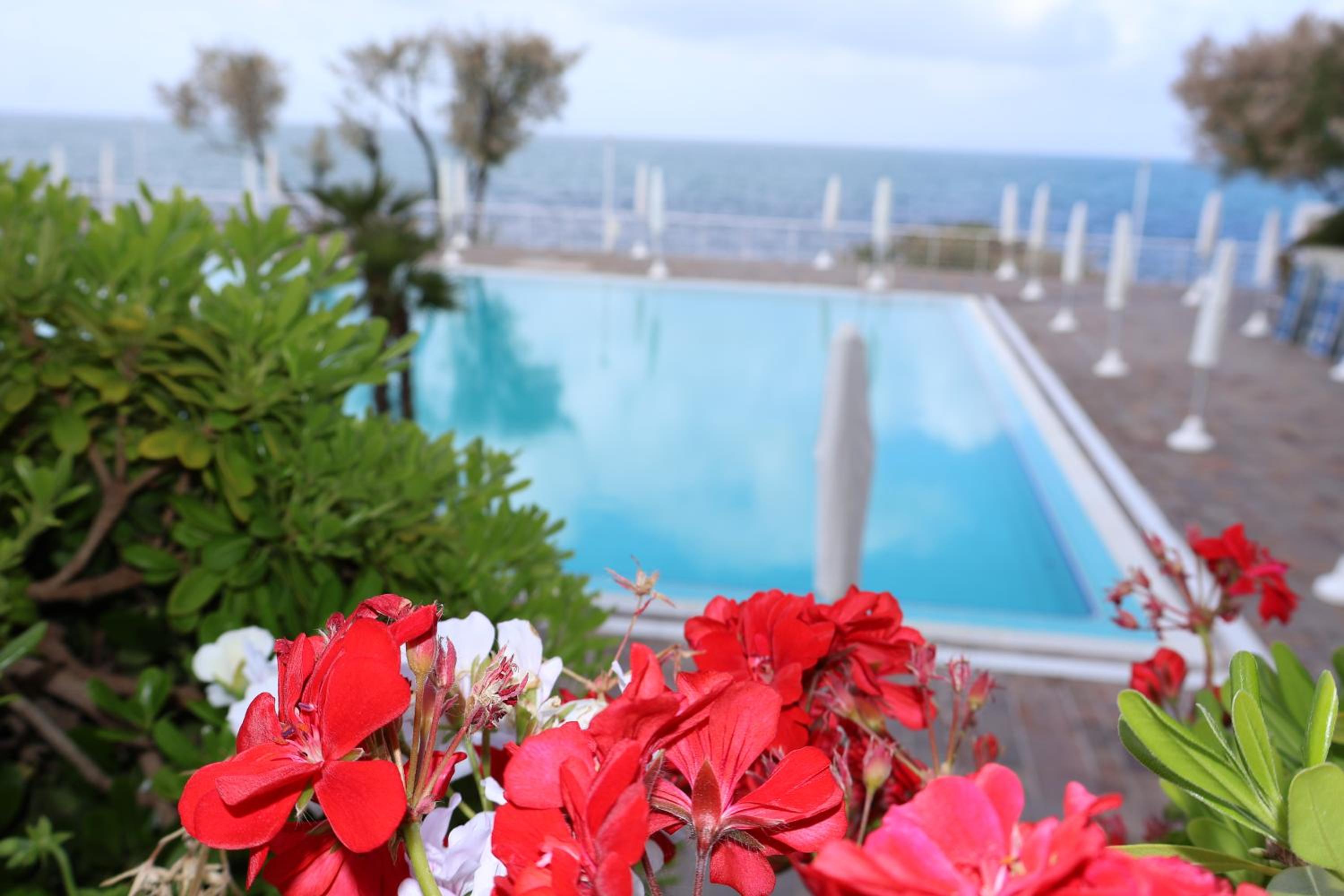 Standard Double or Twin Room with Sea View - Photo 7