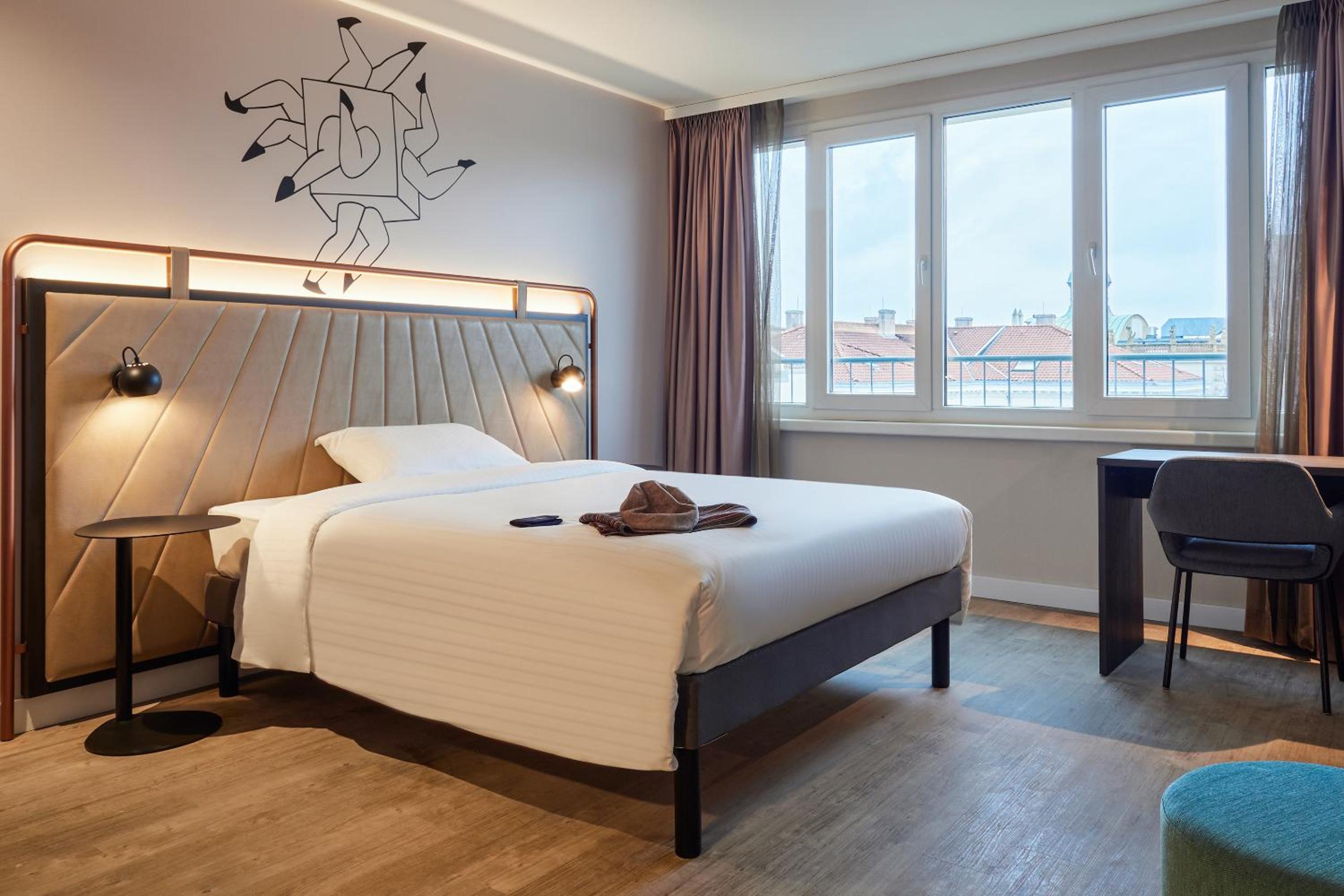 Renovated Studio with Double Bed - Photo 12