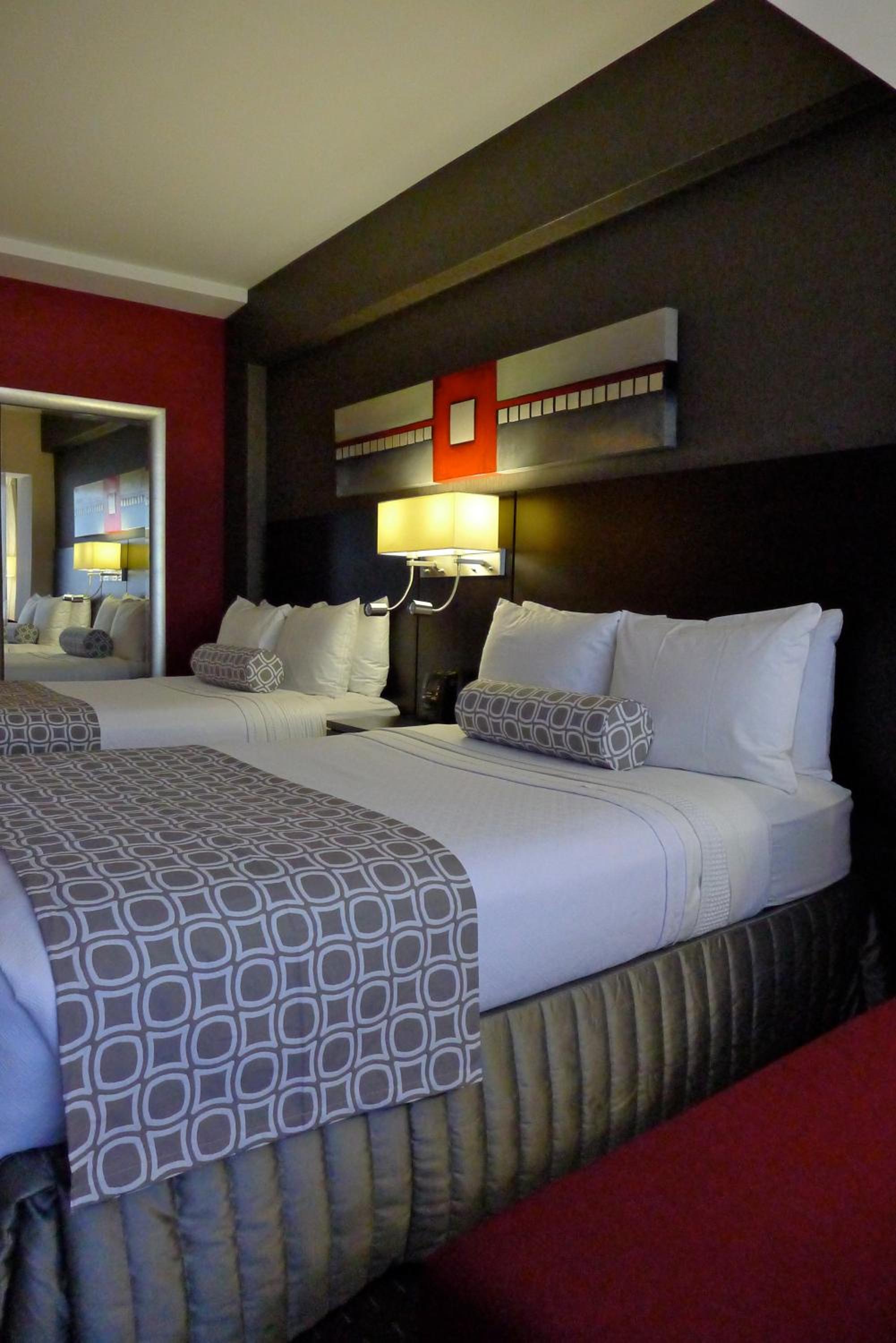 Double Room With Two Double Beds - Non-Smoking photo 2