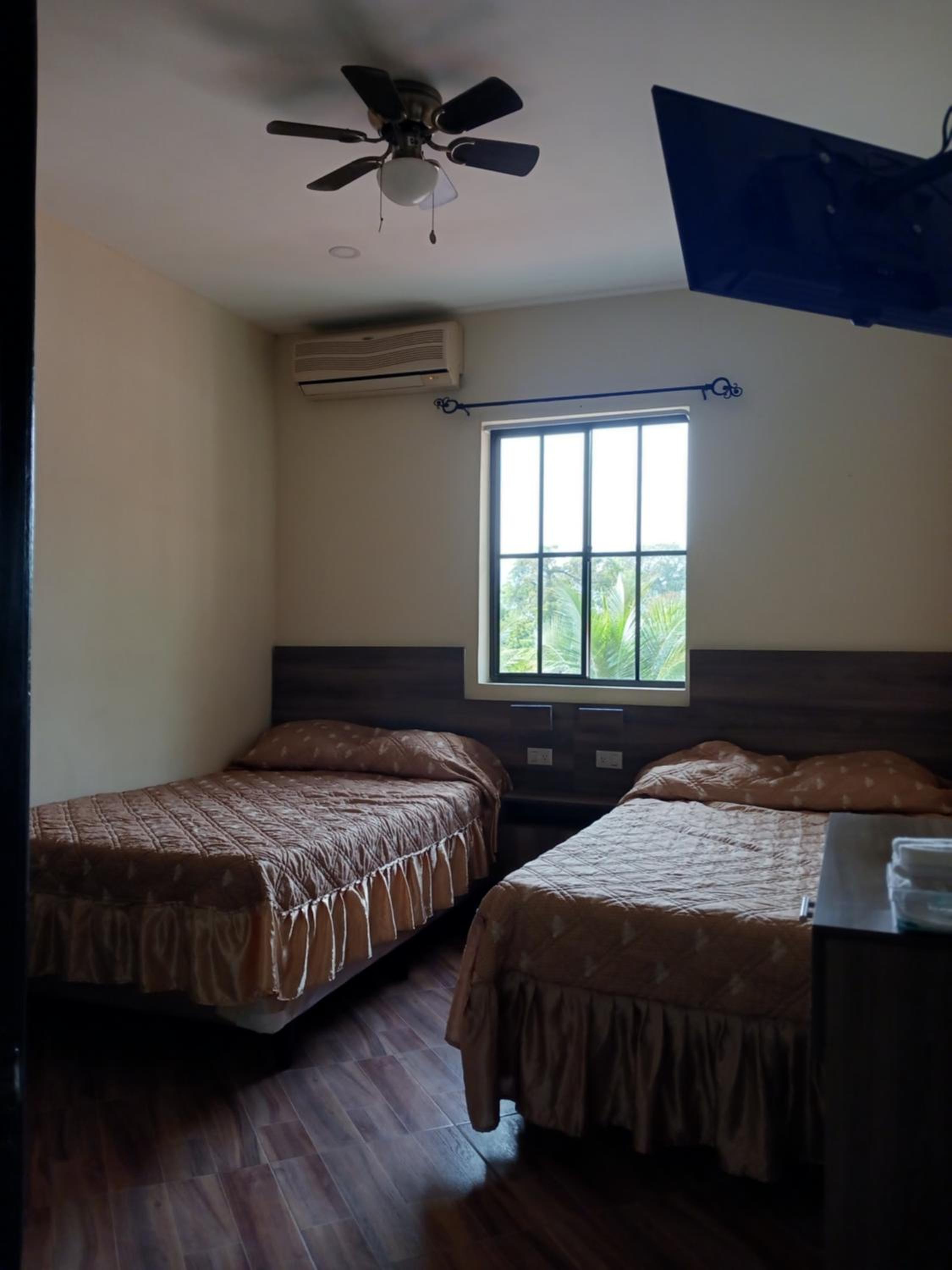 Double Room with Shared Bathroom photo 2