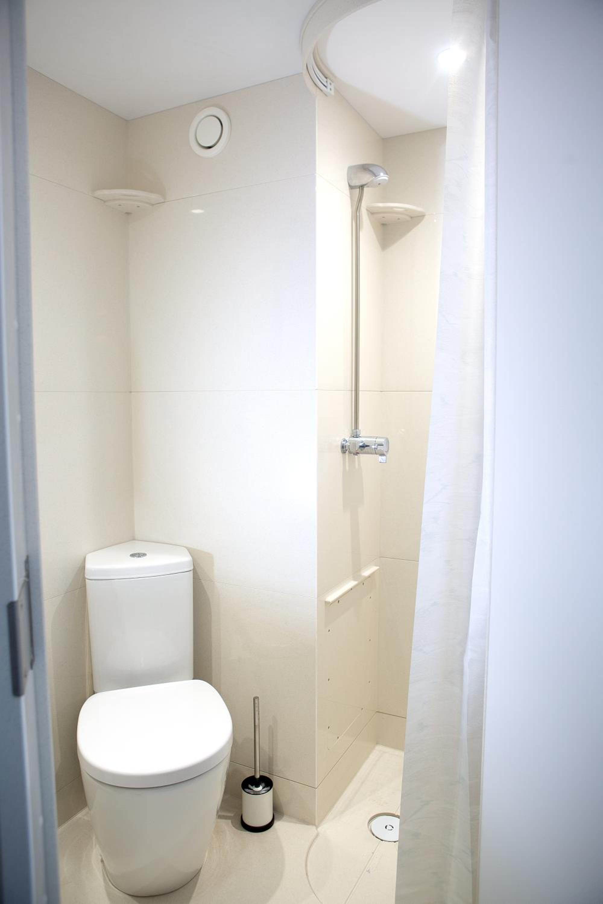 Single Room with Bathroom photo 3