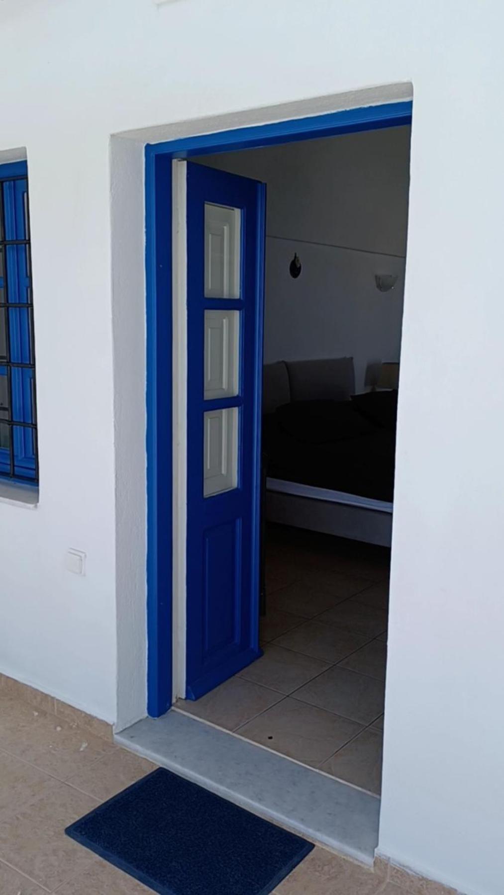 One-Bedroom Apartment with Private Terrace and Caldera View