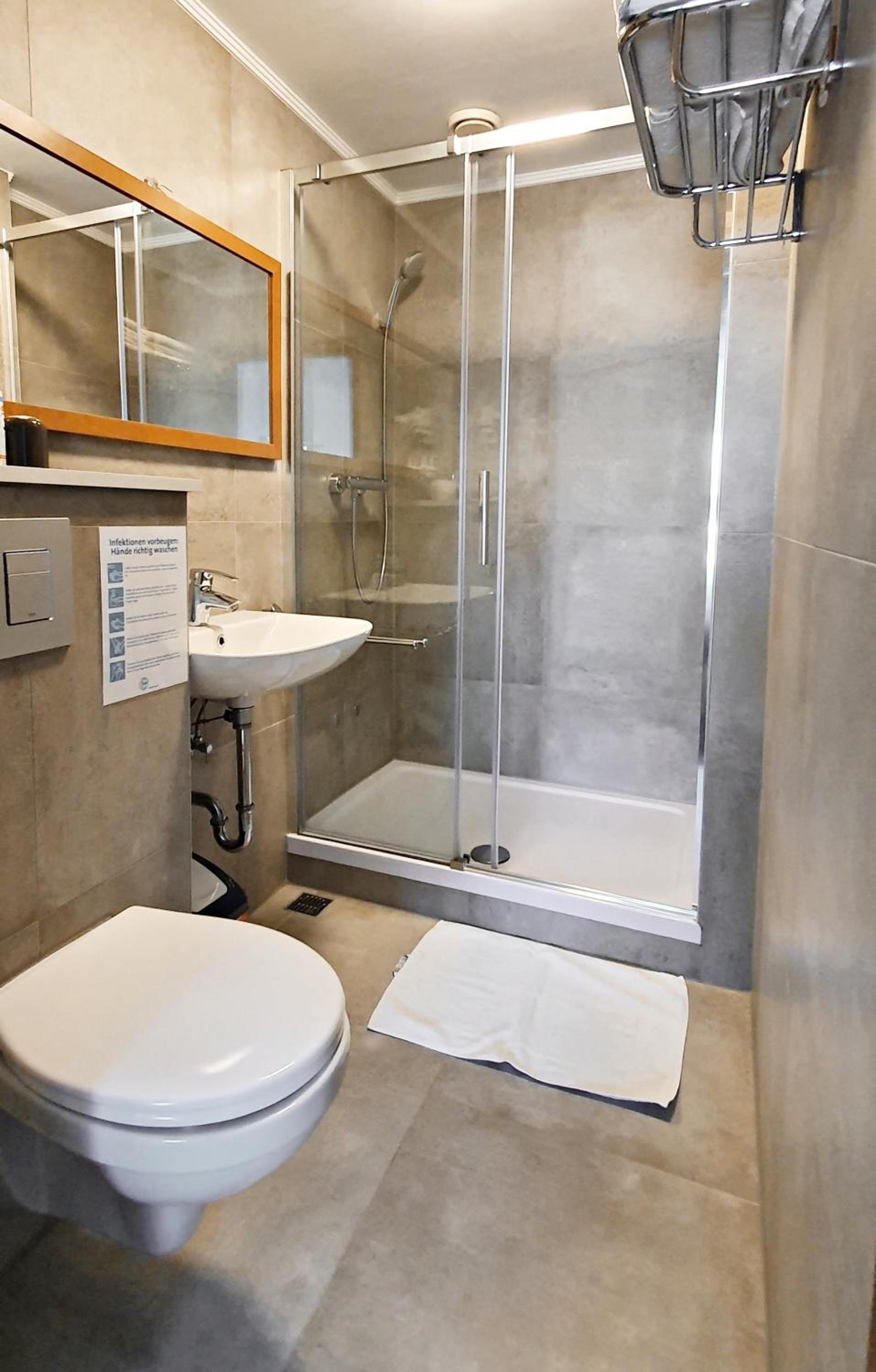 Family Room with Private Bathroom photo 3