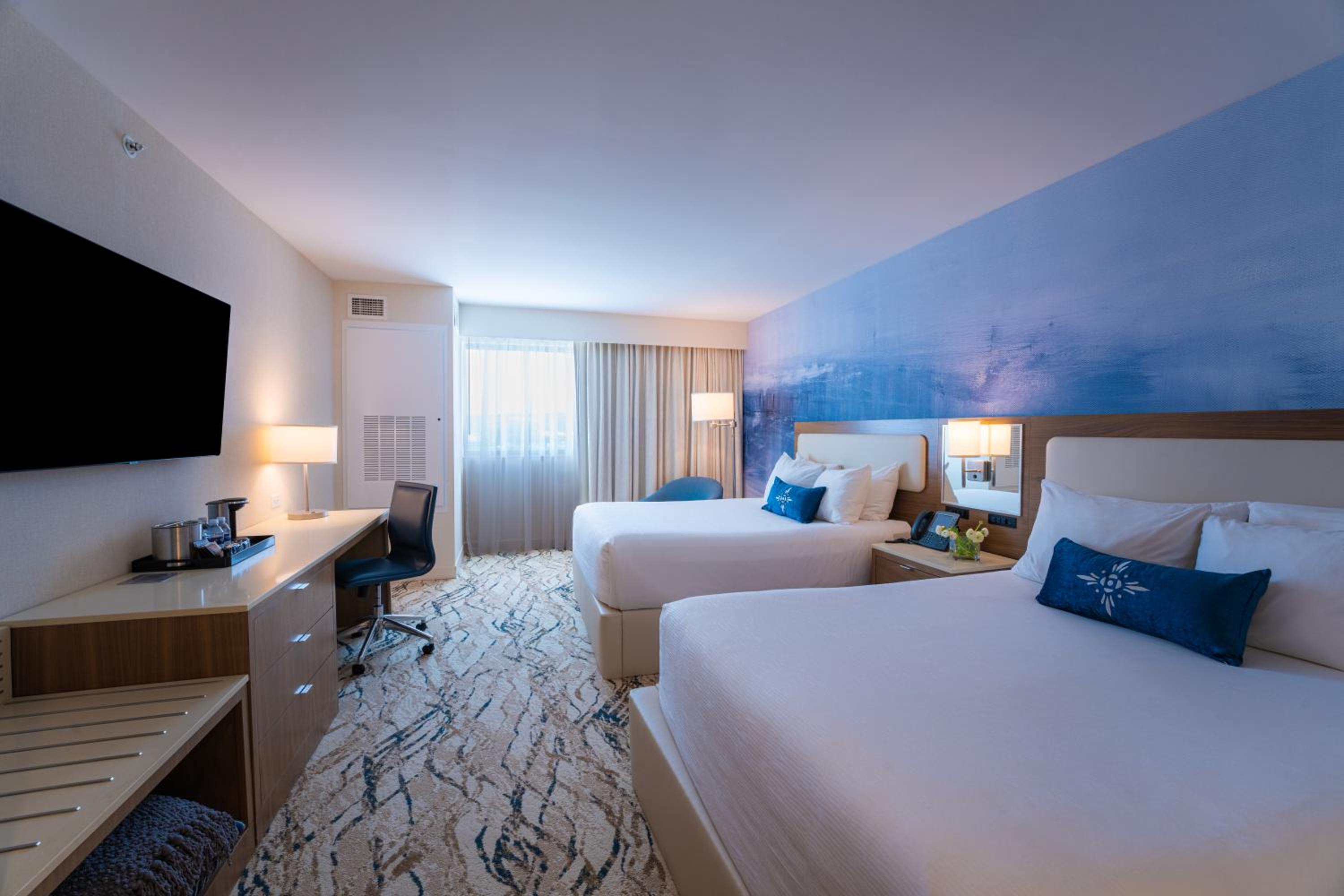 Deluxe Queen Room with Two Queen Beds – Smoking