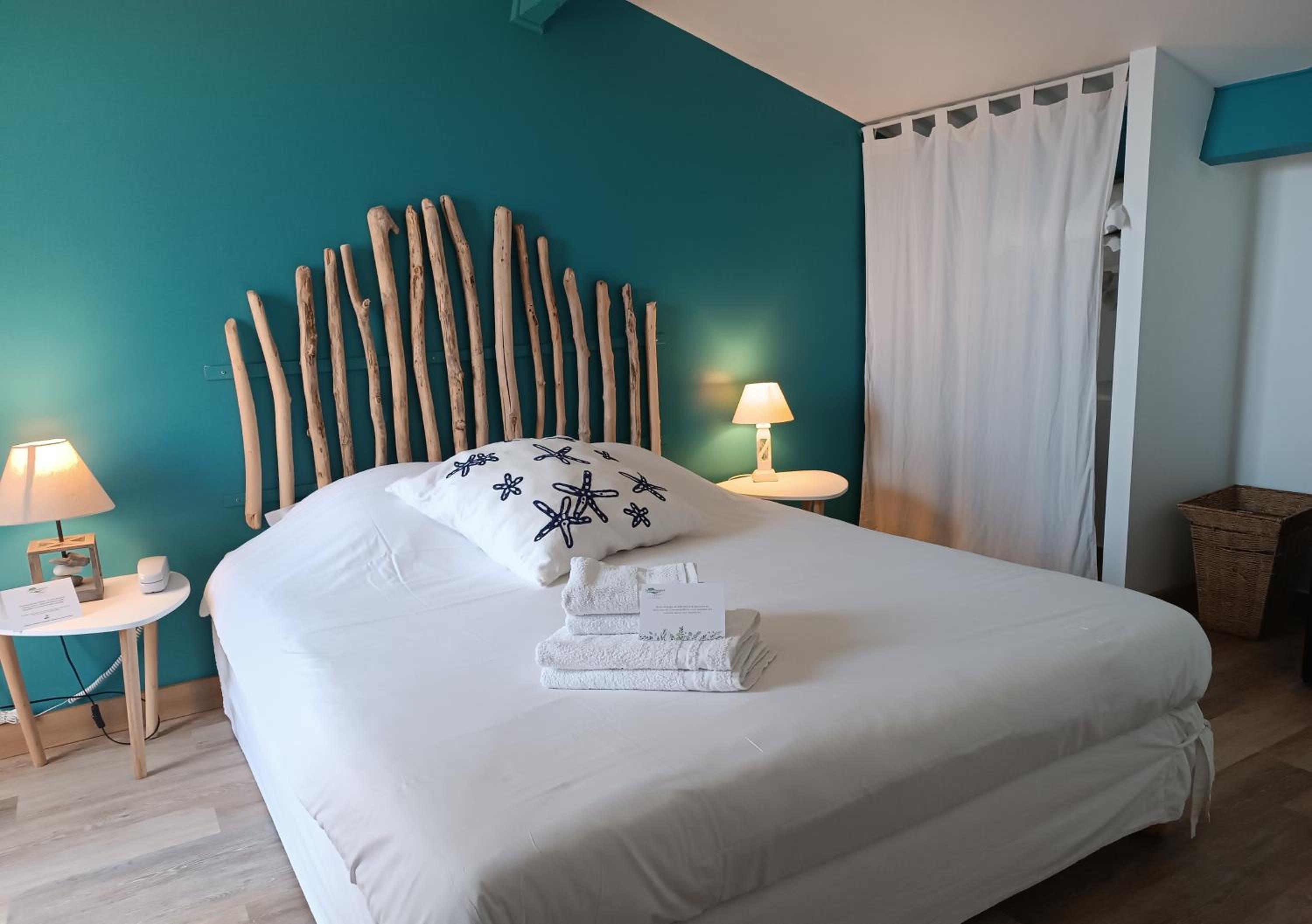 Double Room with Sea View and Balcony - Photo 6