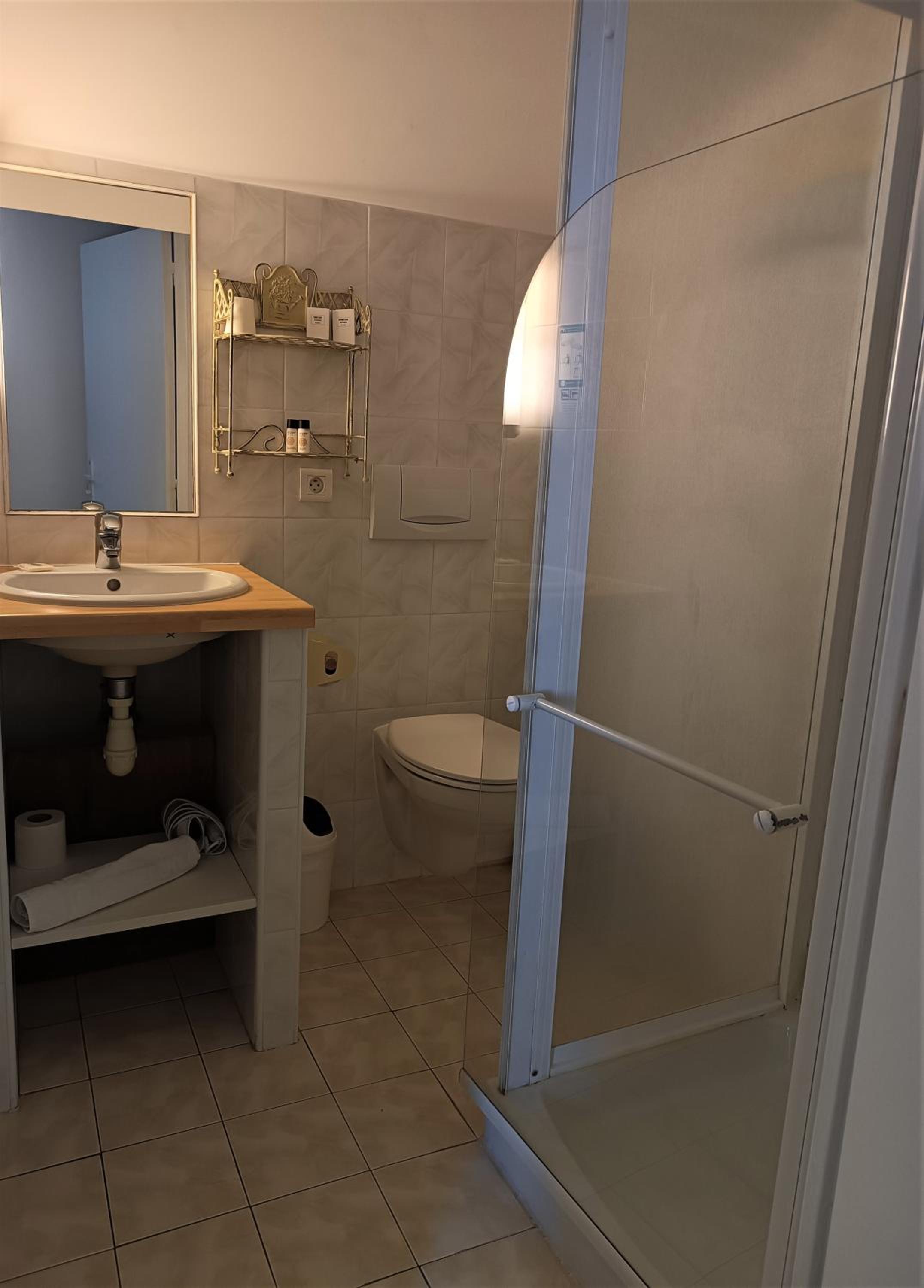 Double Room with Sea View and Balcony - Photo 2