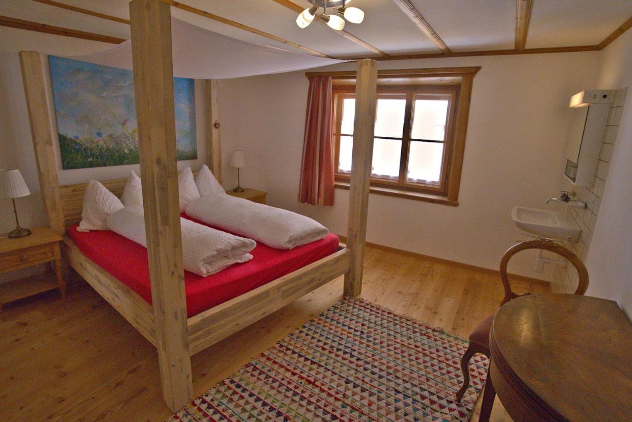 Large Double Room photo 1