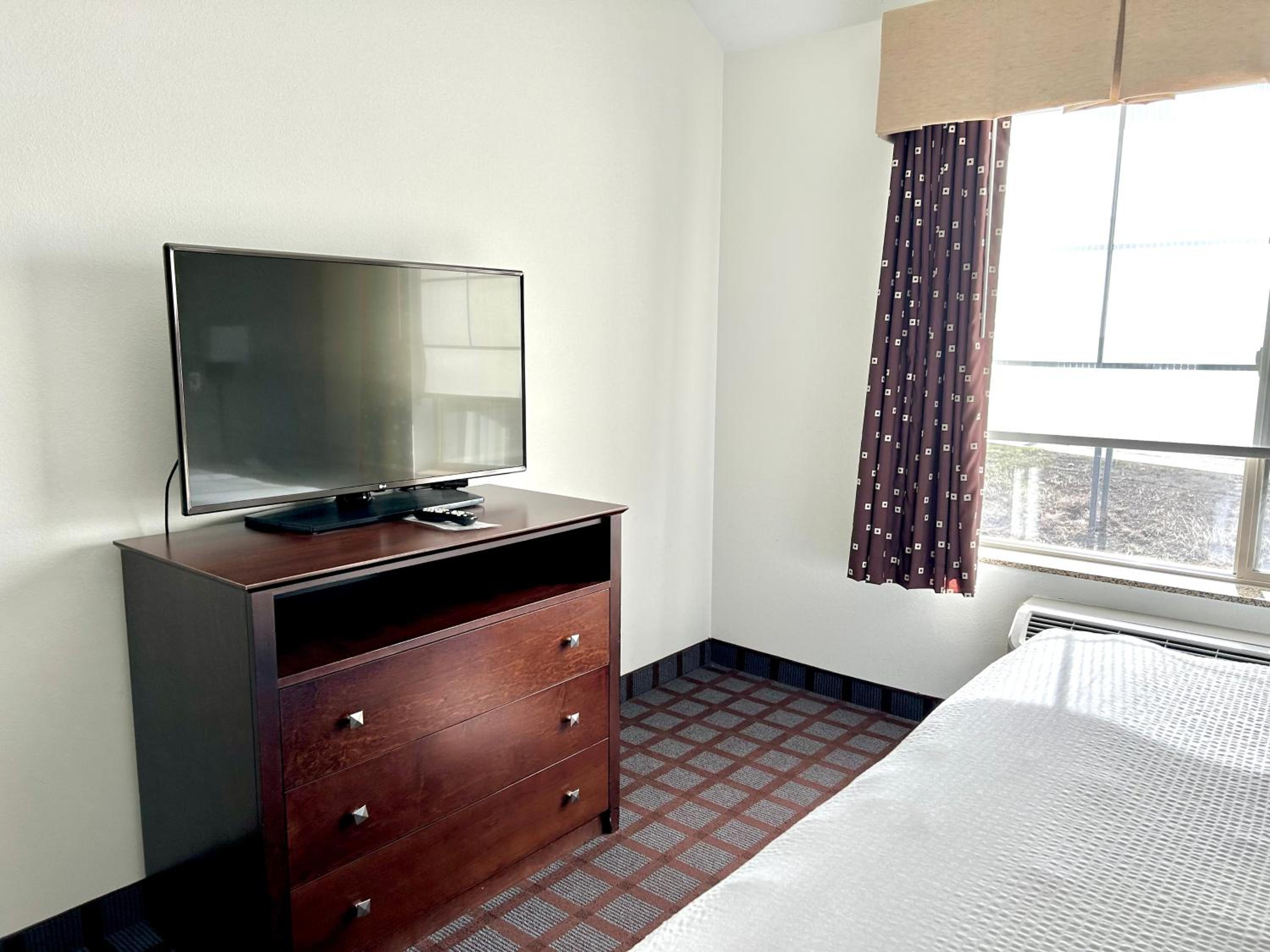 King Suite - Non-Smoking photo 3