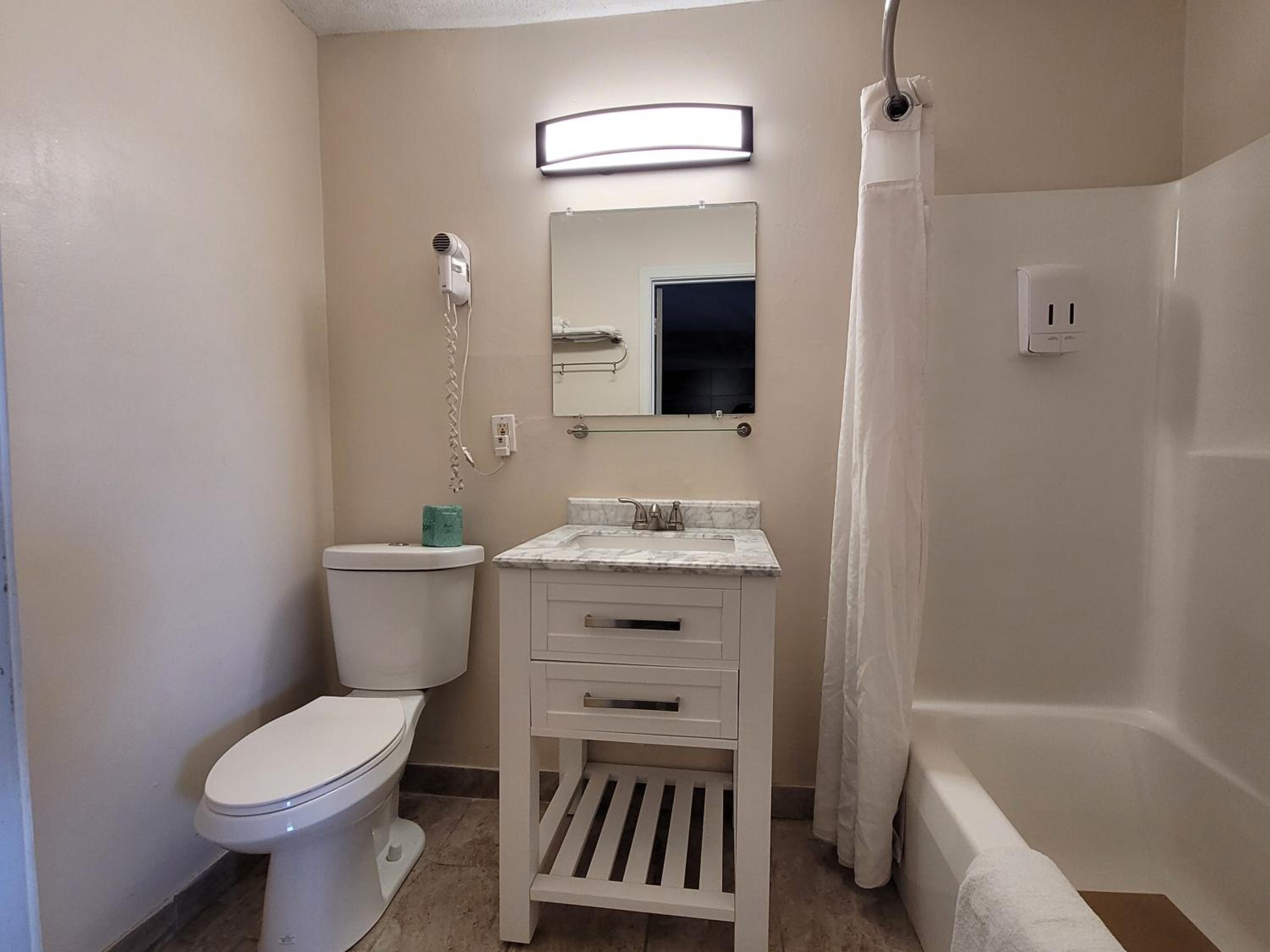 Standard Double Room - Photo 7