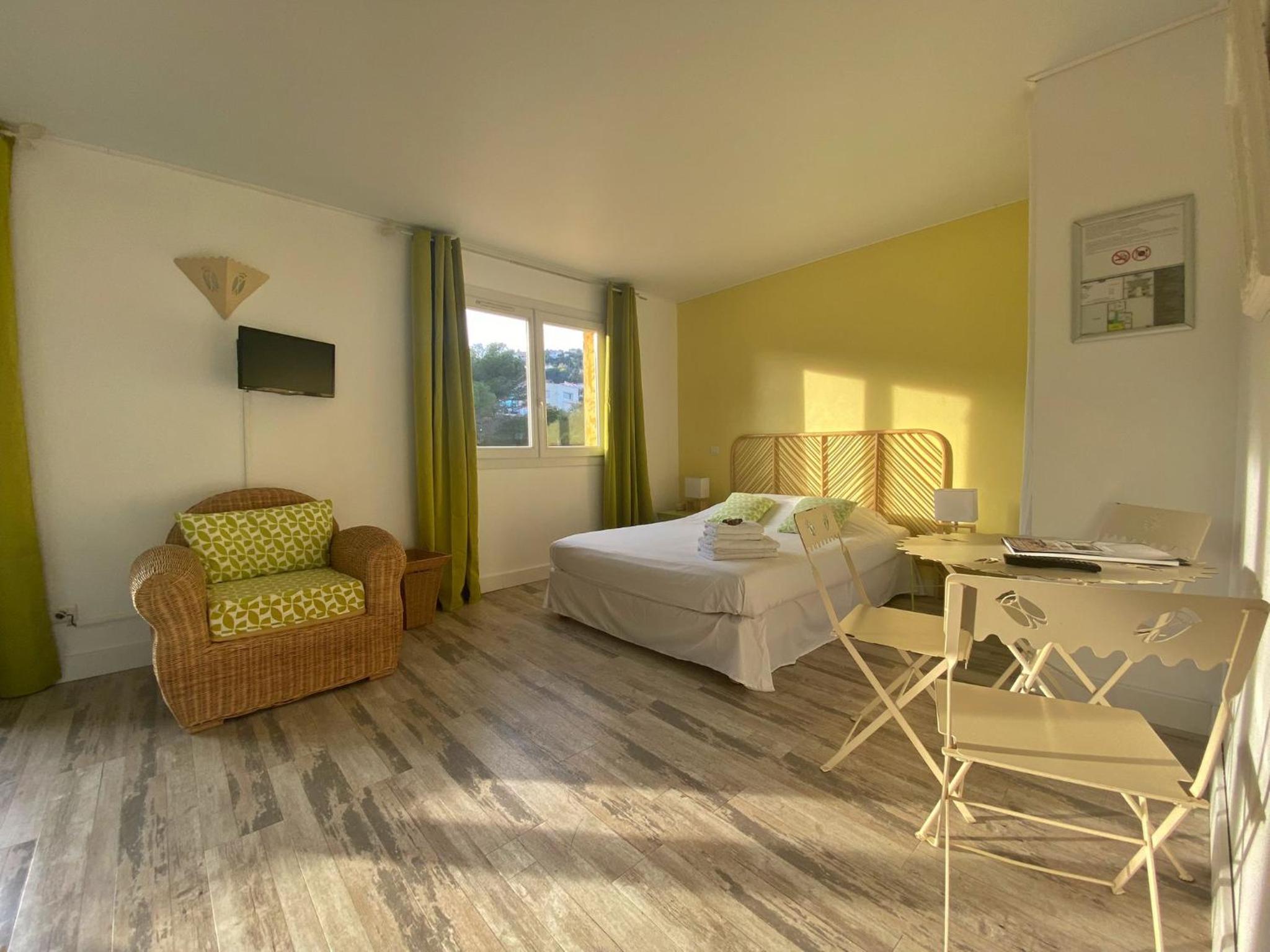 Triple Room Road Side - Photo 1