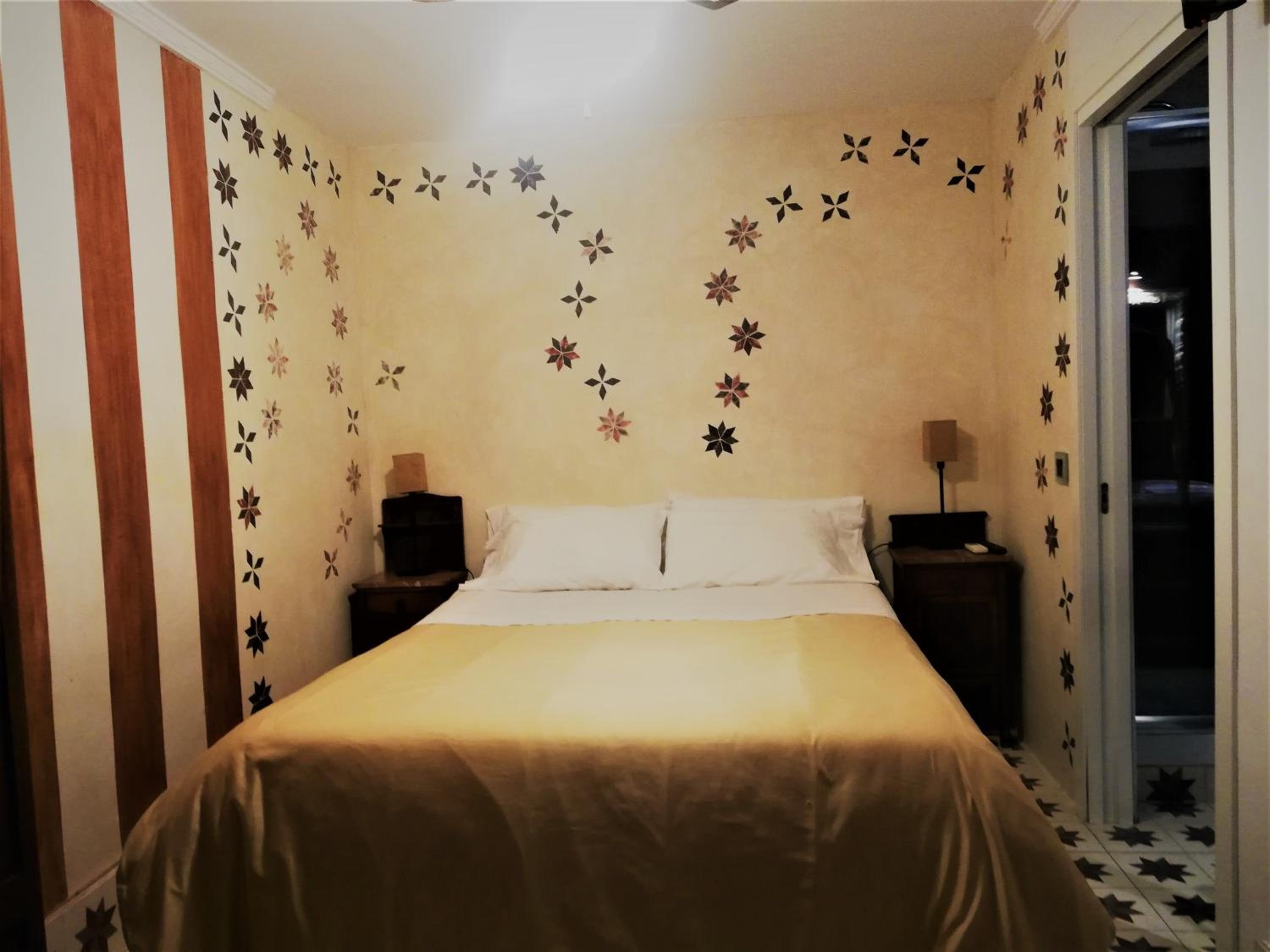 Double Room with Private Bathroom - Photo 1