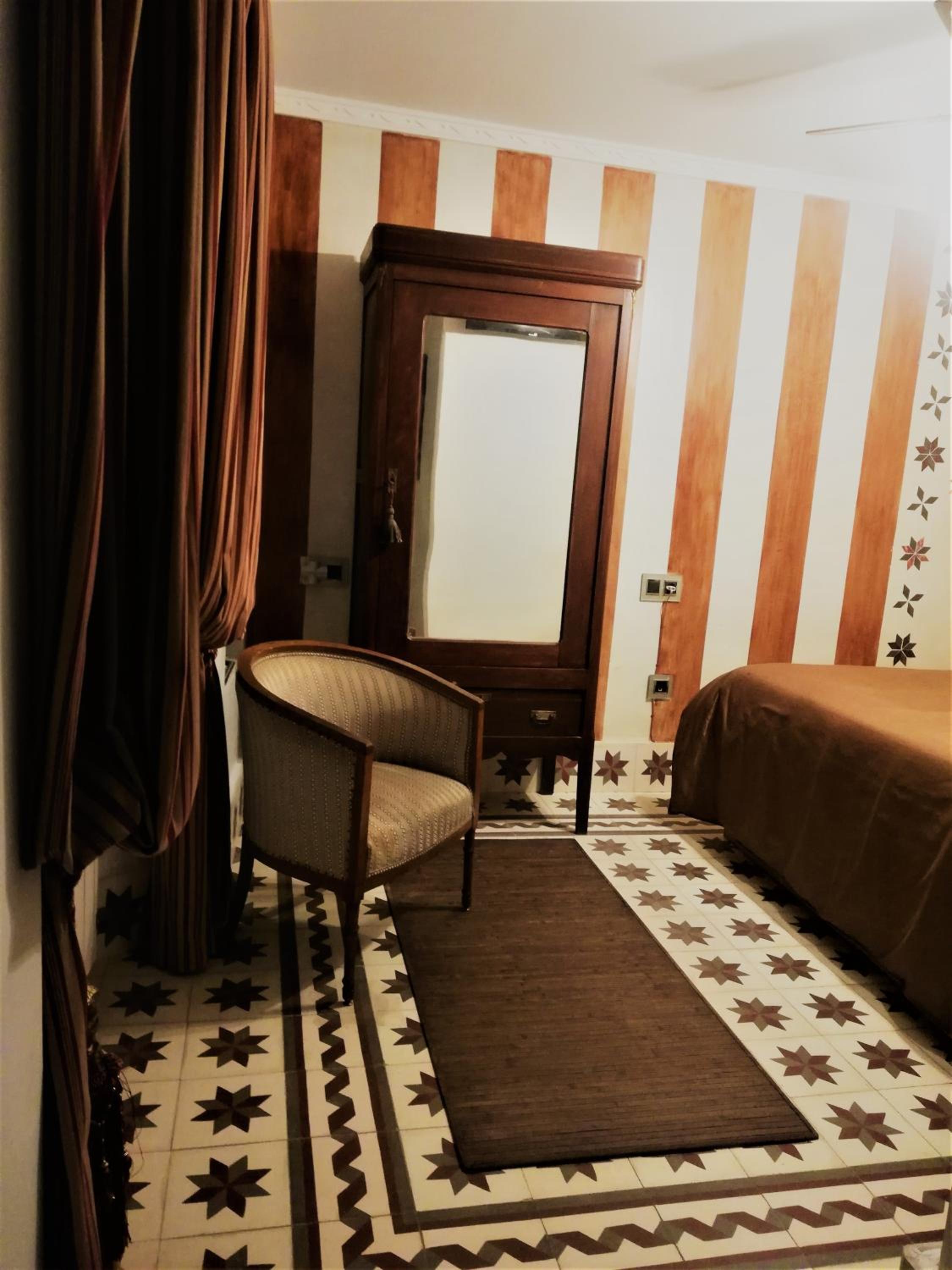 Double Room with Private Bathroom - Photo 3