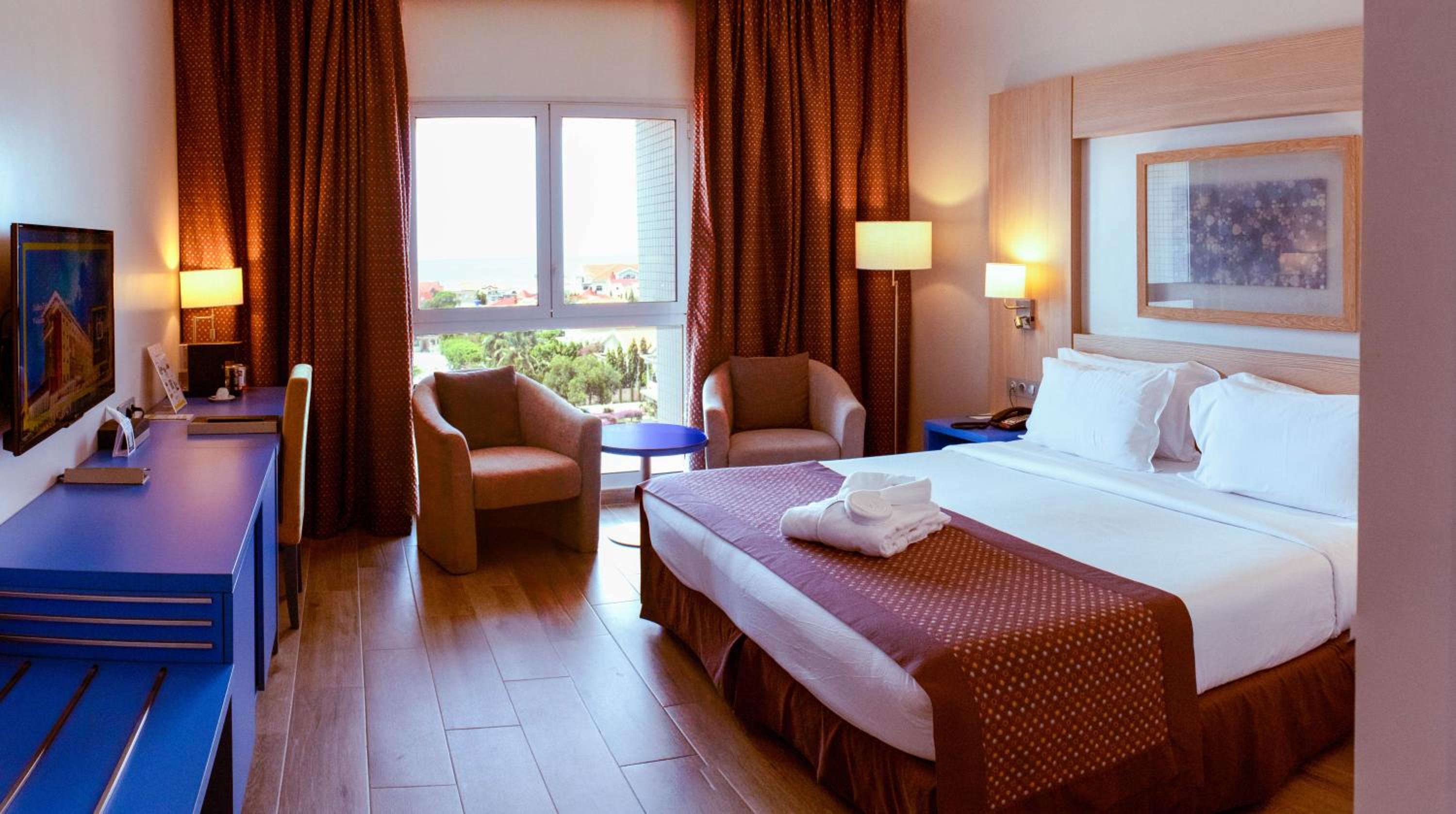 Executive room - 1 Queen Bed Sea View