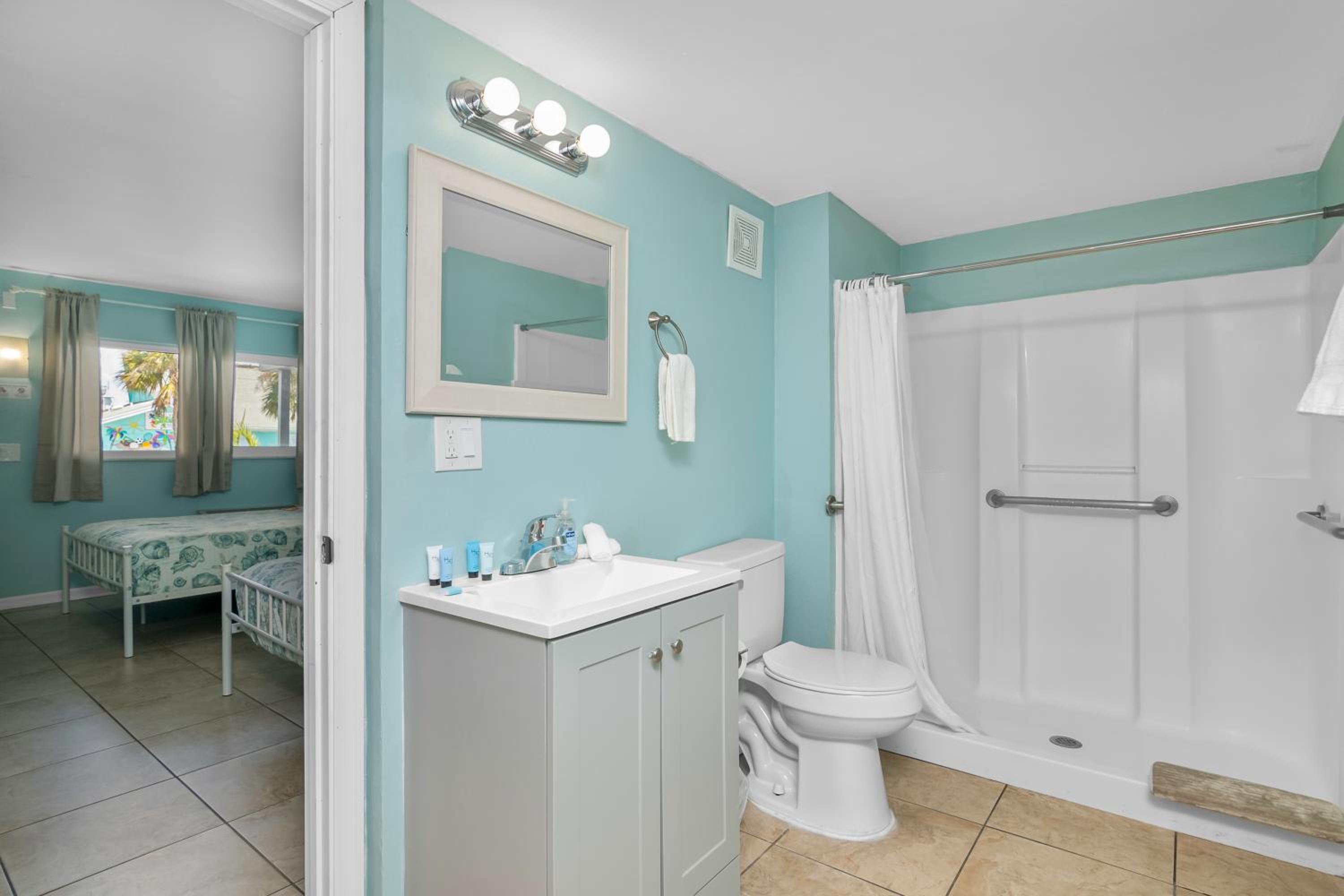 Queen Room - Disability Access - Photo 3