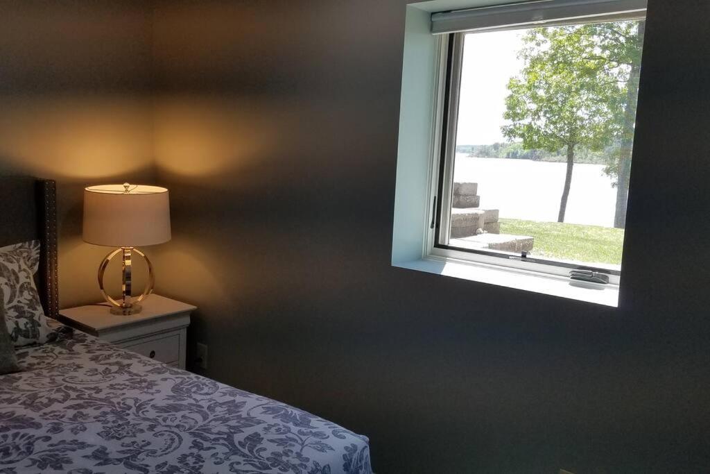 One-Bedroom Apartment with Lake View photo 1