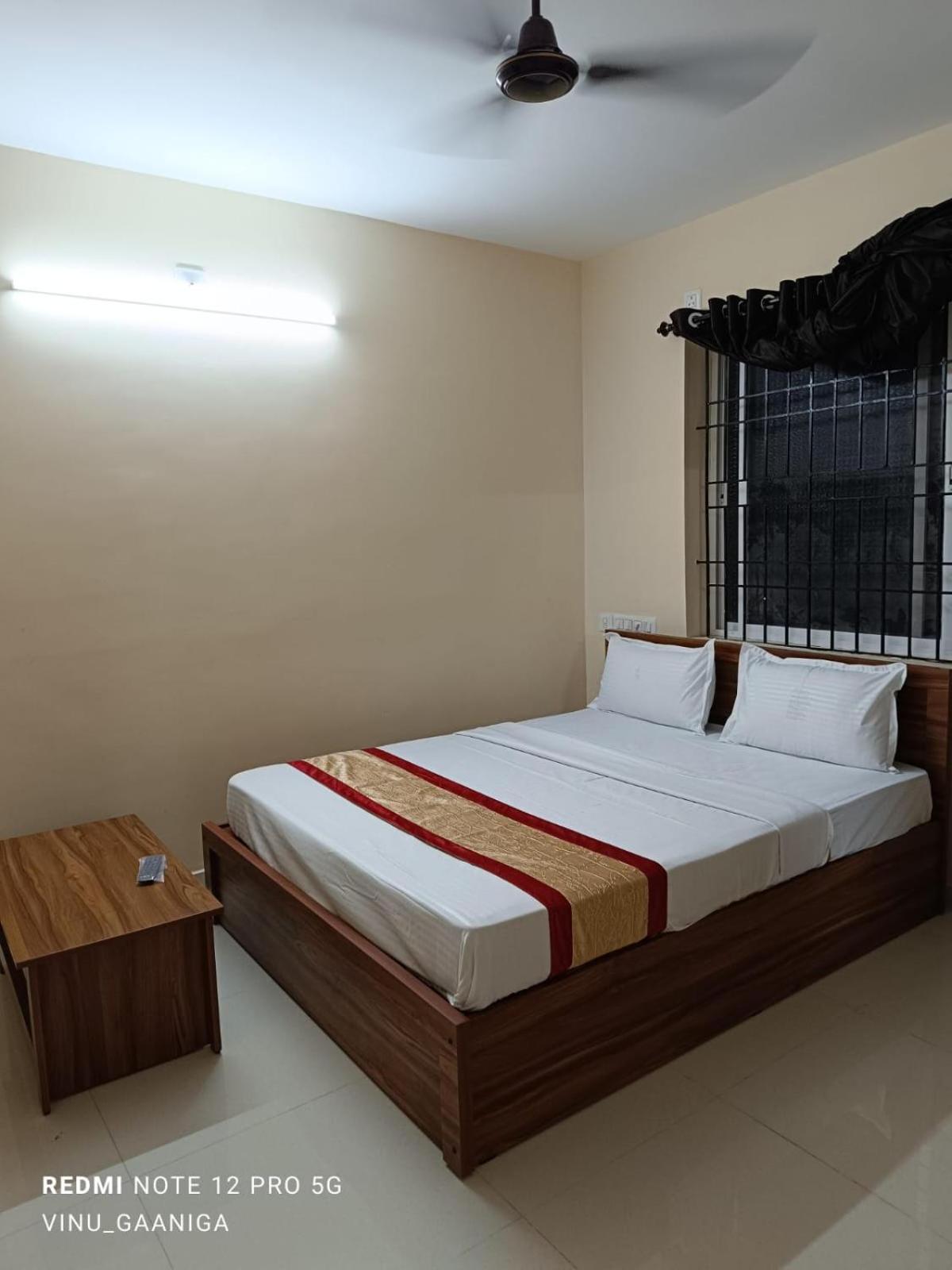 Standard Double Room with Fan photo 1