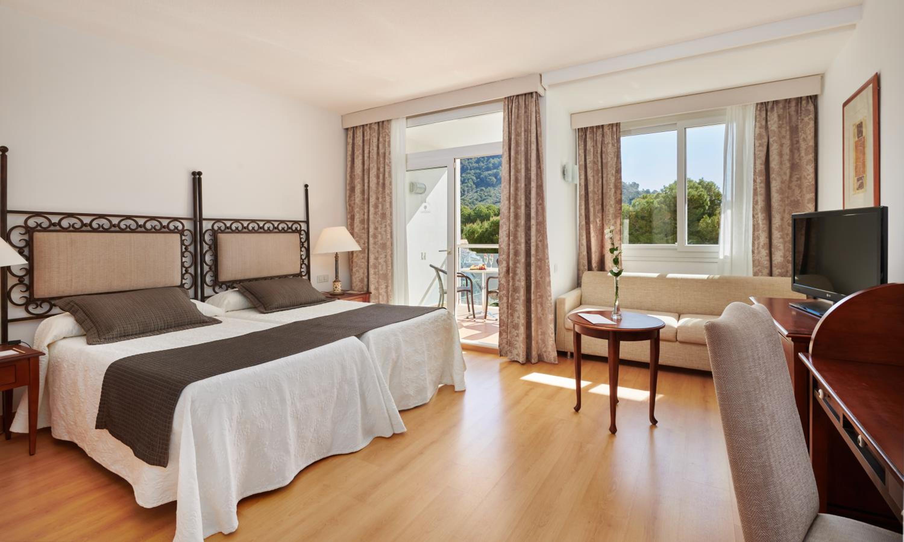 Double Room - Photo 8