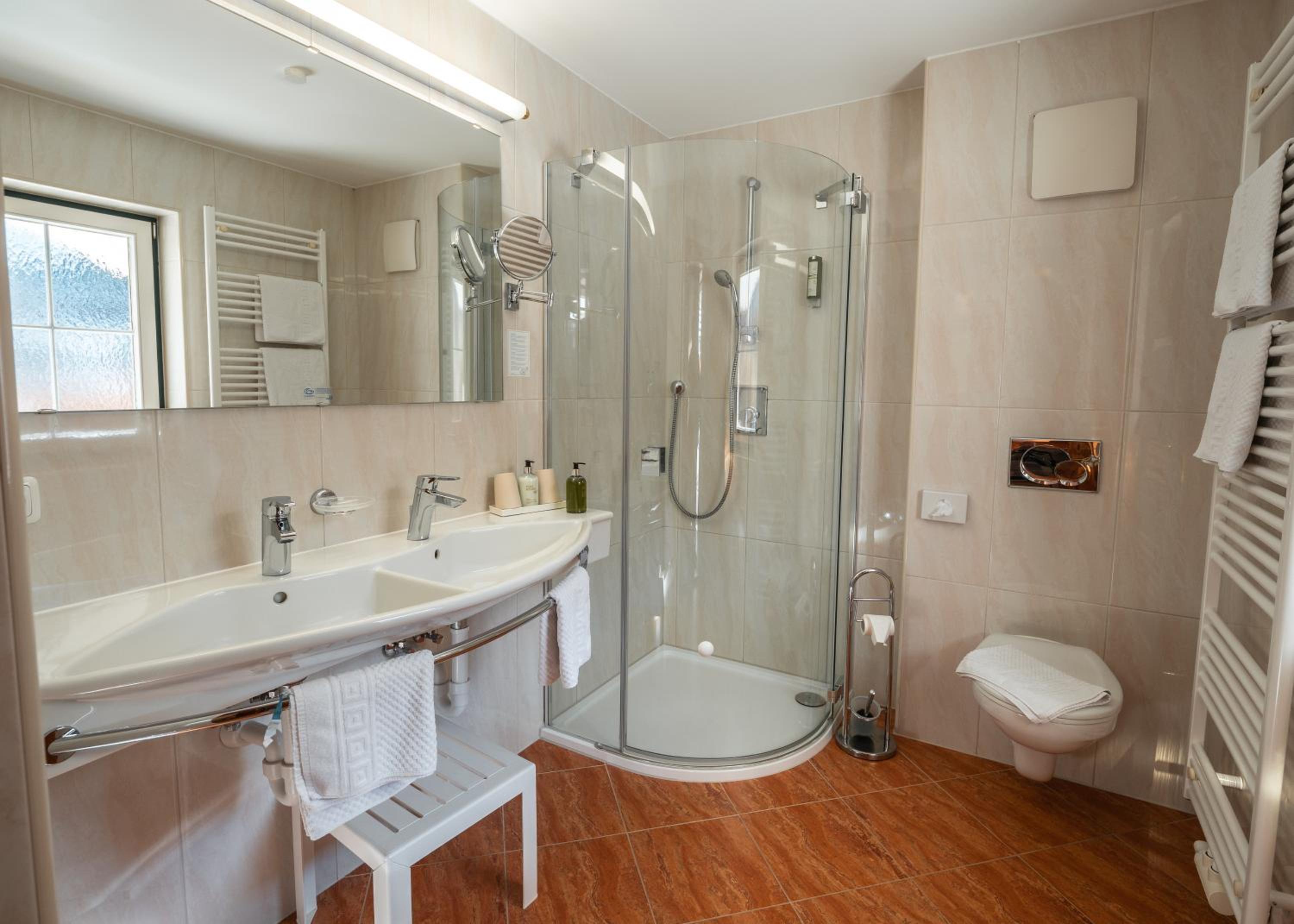 Deluxe Double Room - Photo 8