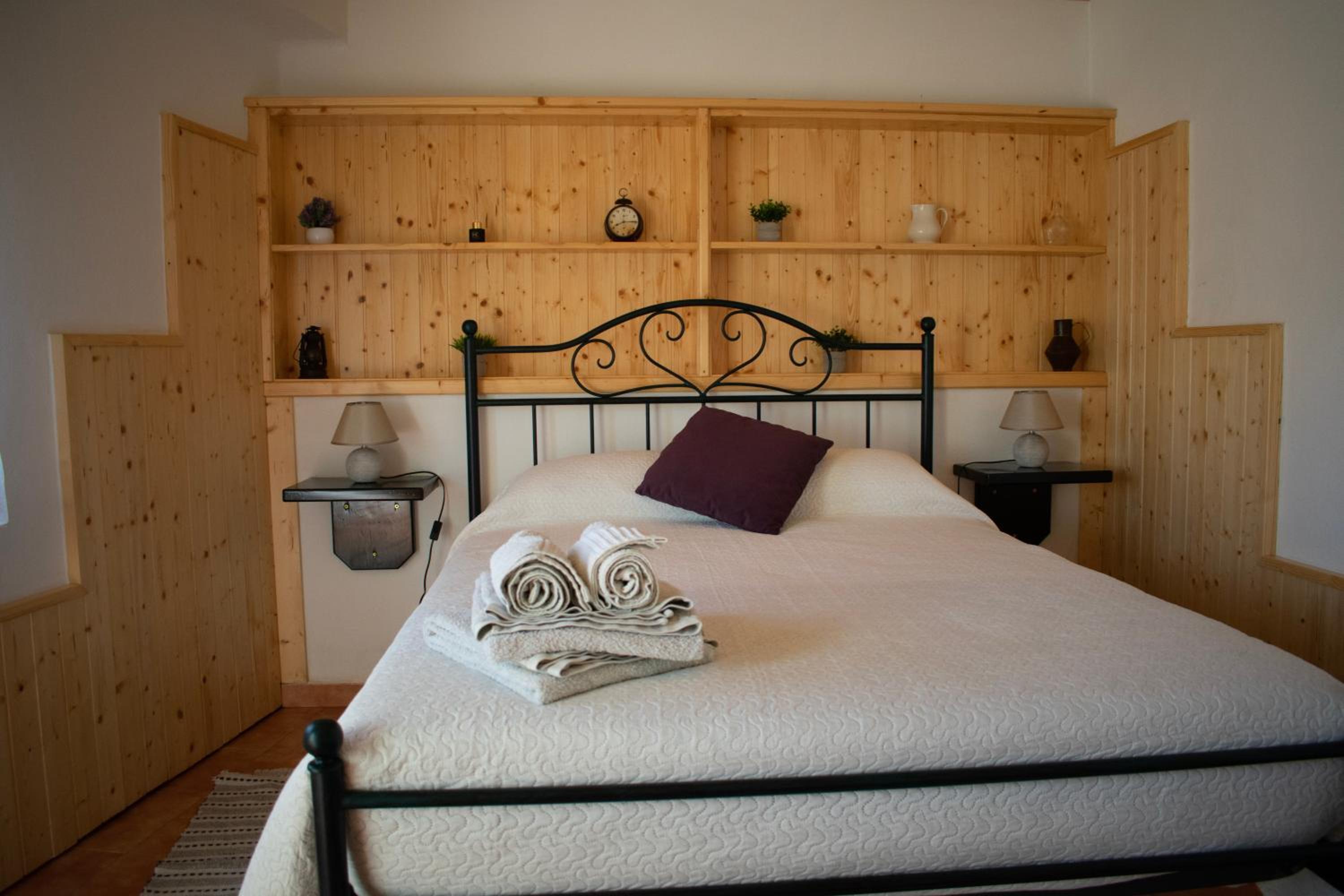 One-Bedroom Apartment - Photo 1