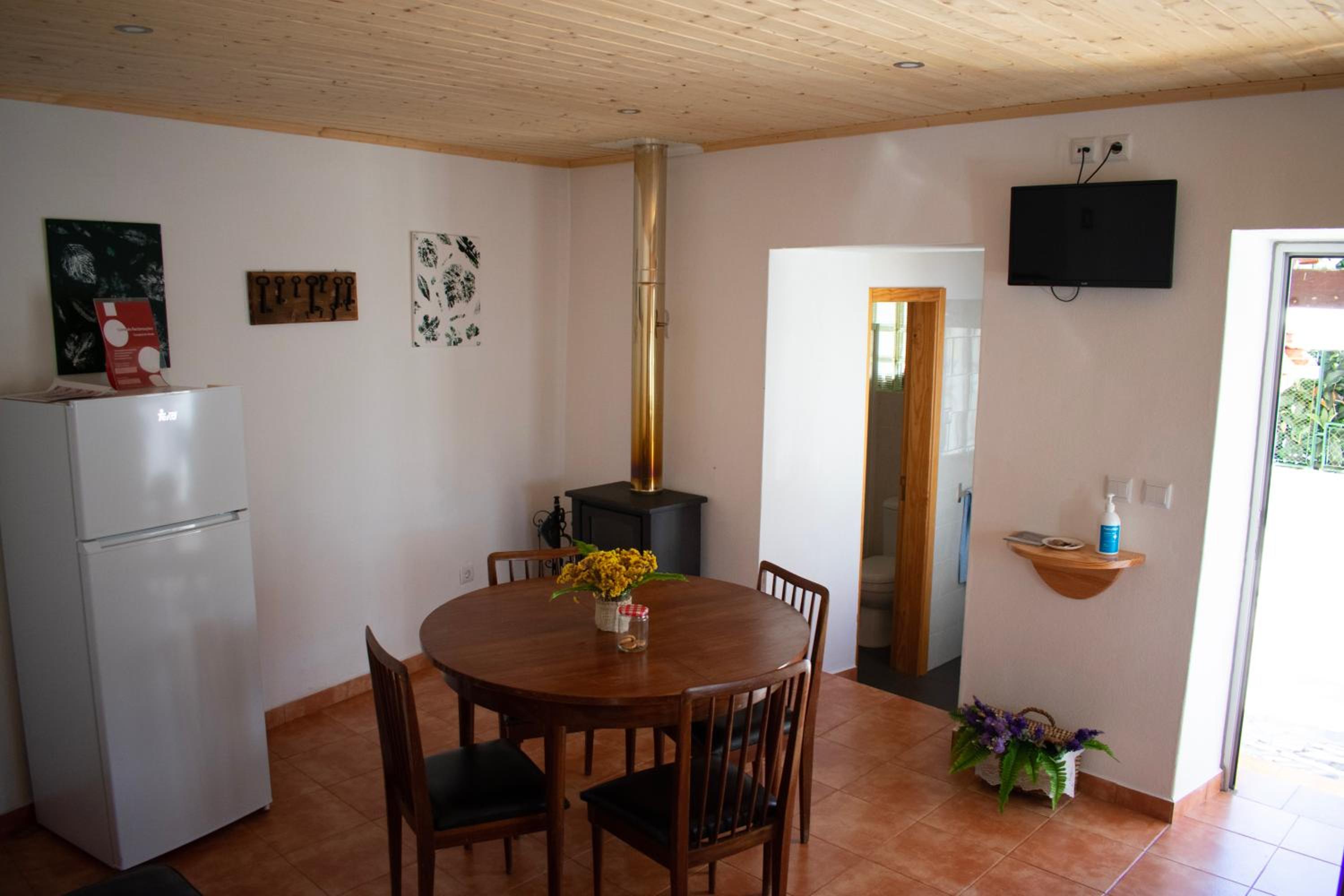 One-Bedroom Apartment - Photo 2