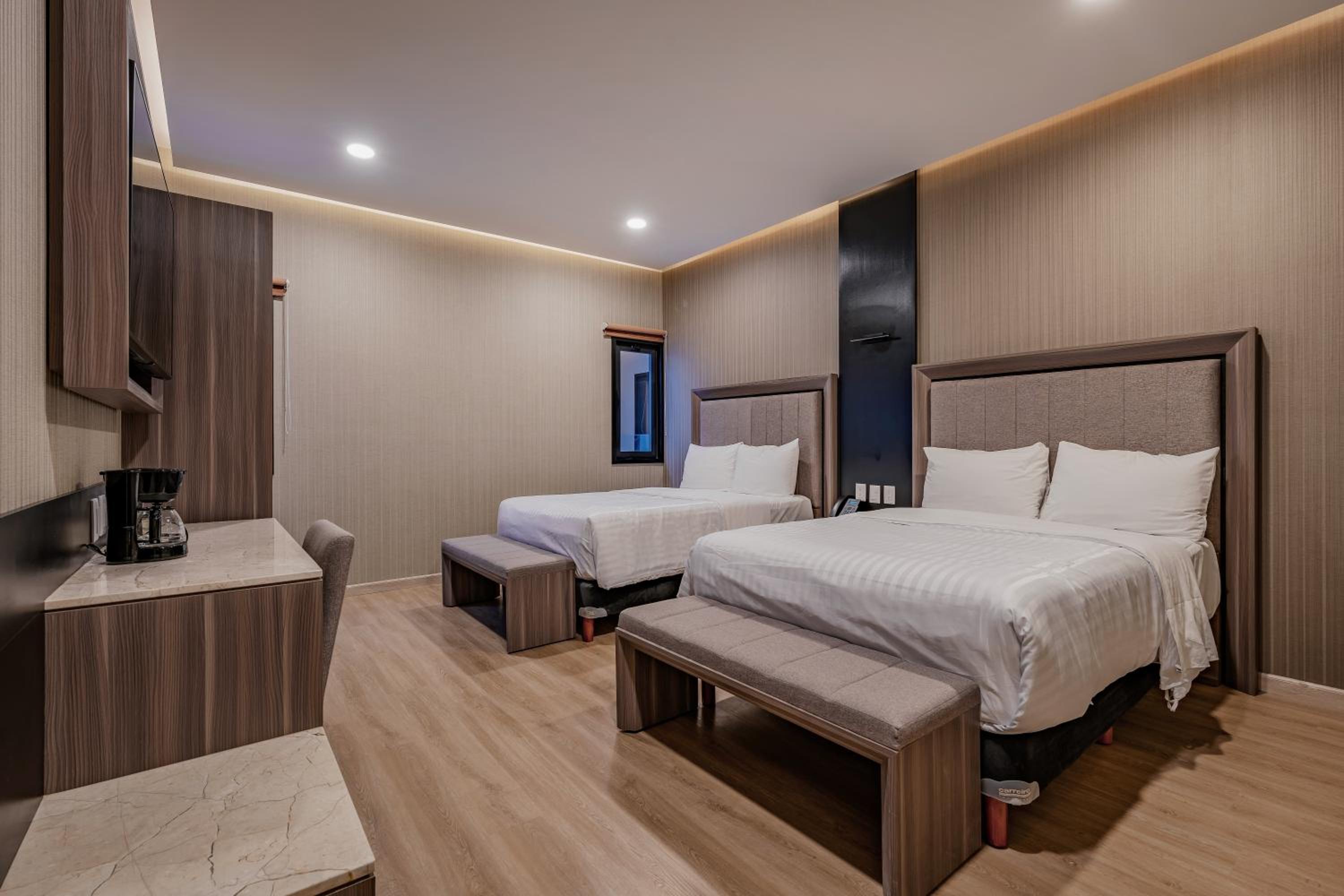 Deluxe Double Room - Photo 10