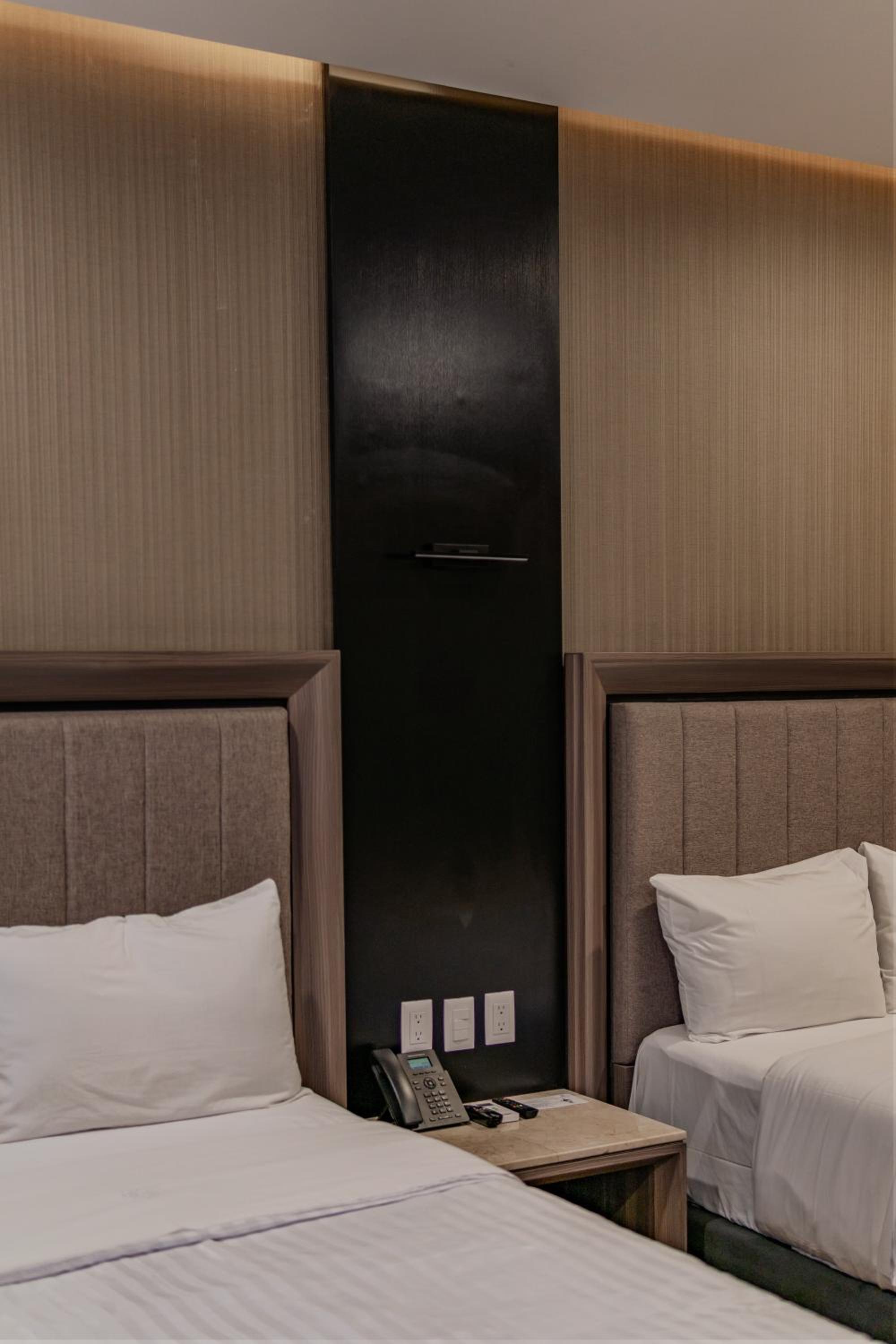 Deluxe Double Room - Photo 8