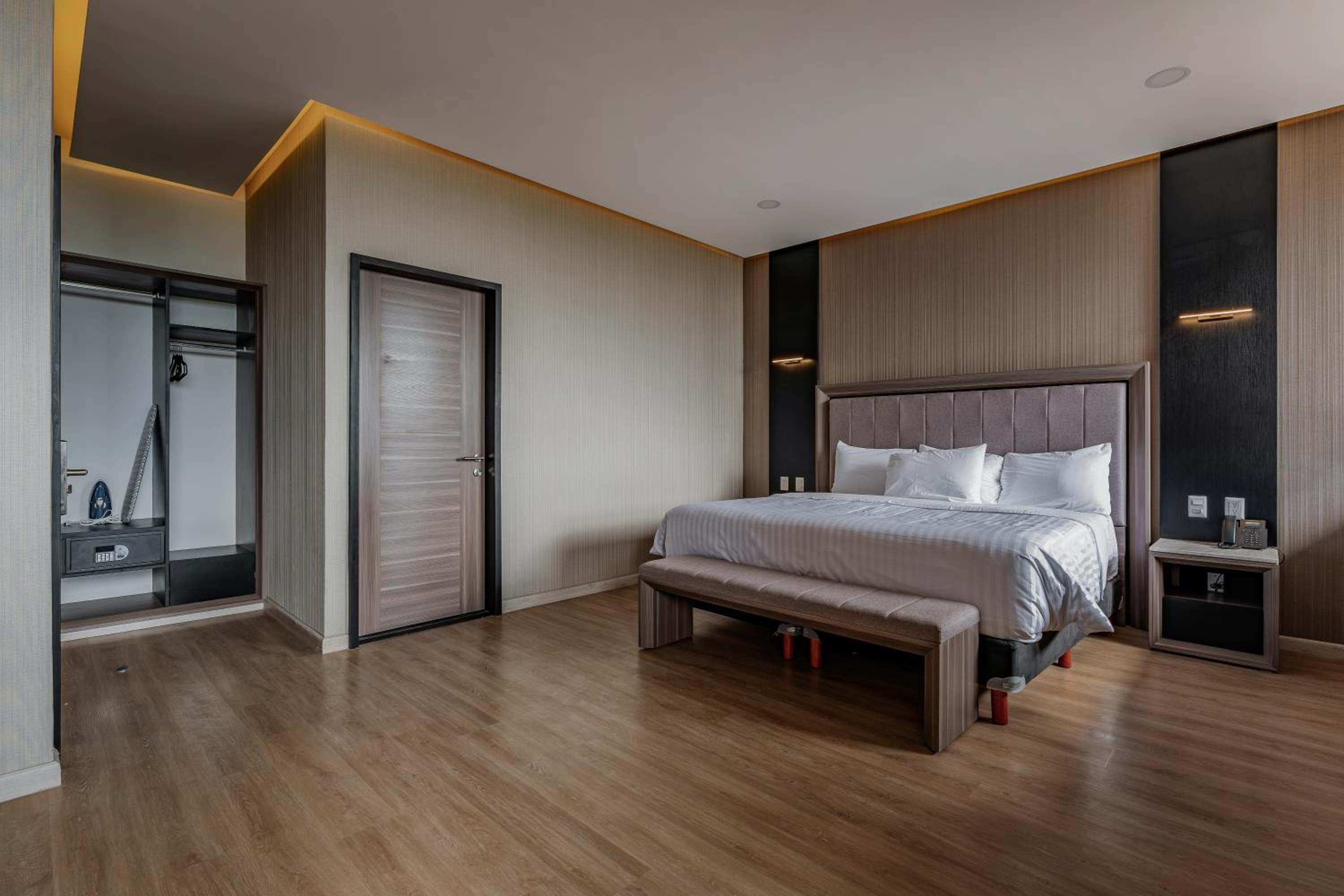 Deluxe Room - Photo 1