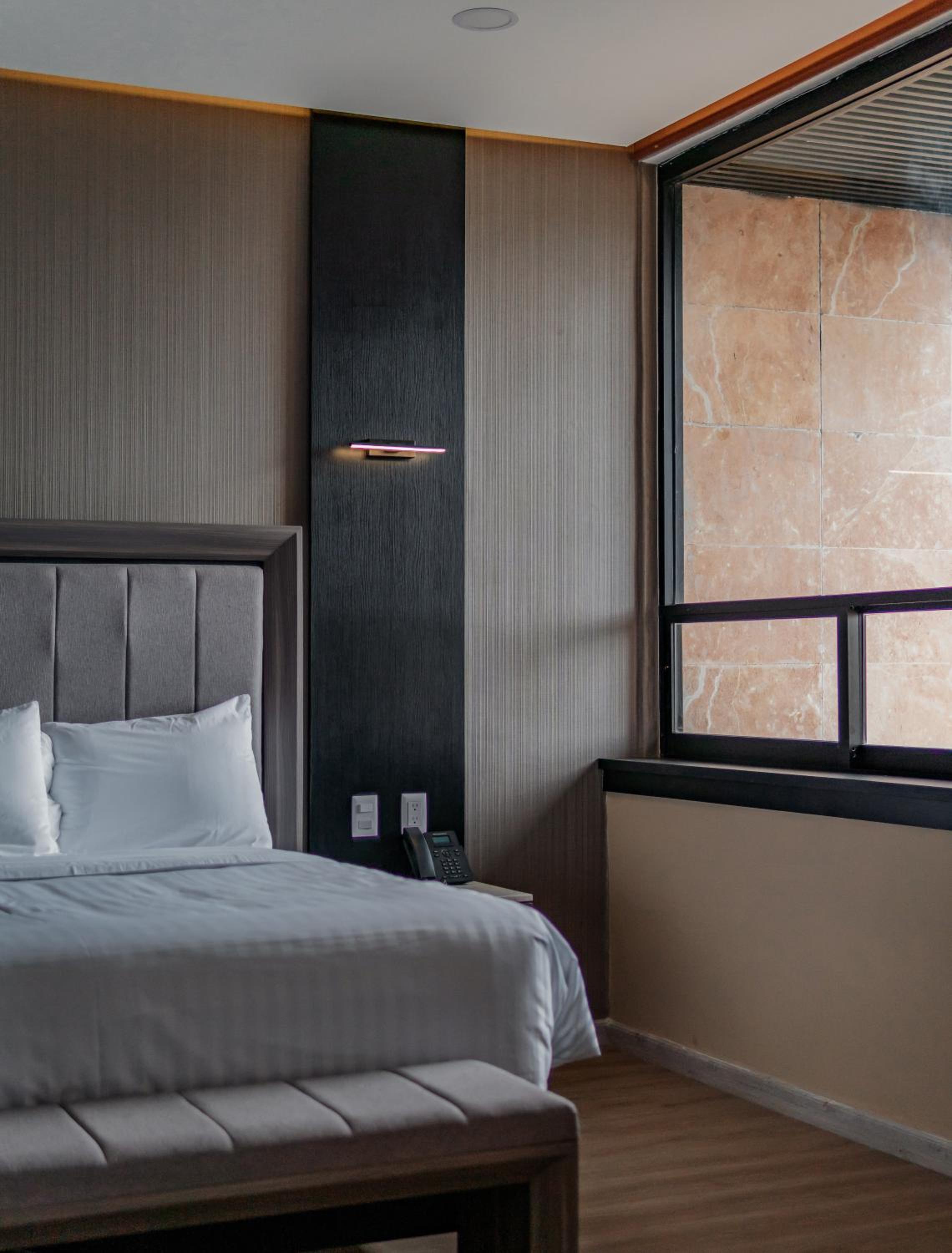 Deluxe Suite - Photo 11