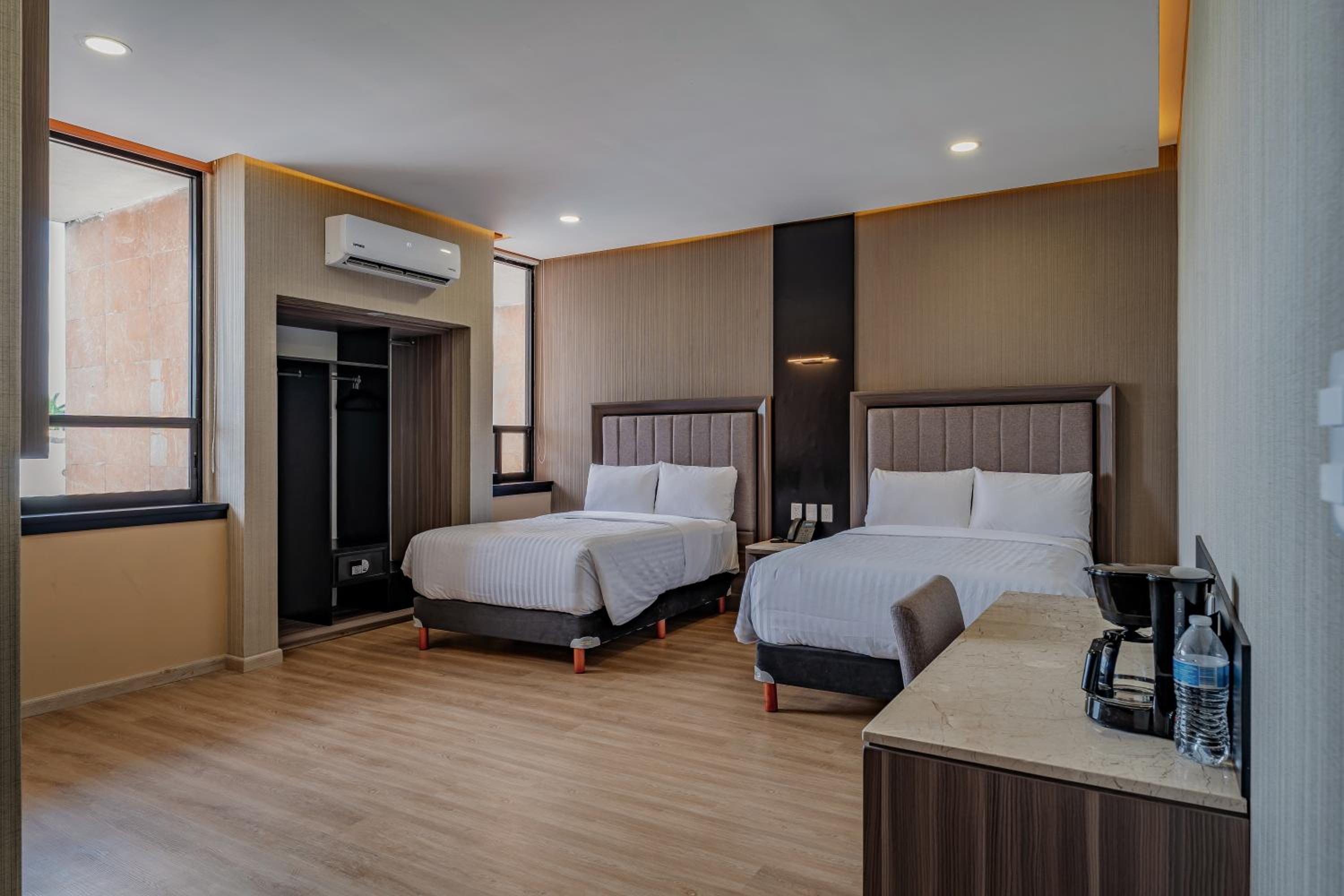 Deluxe Suite - Photo 1