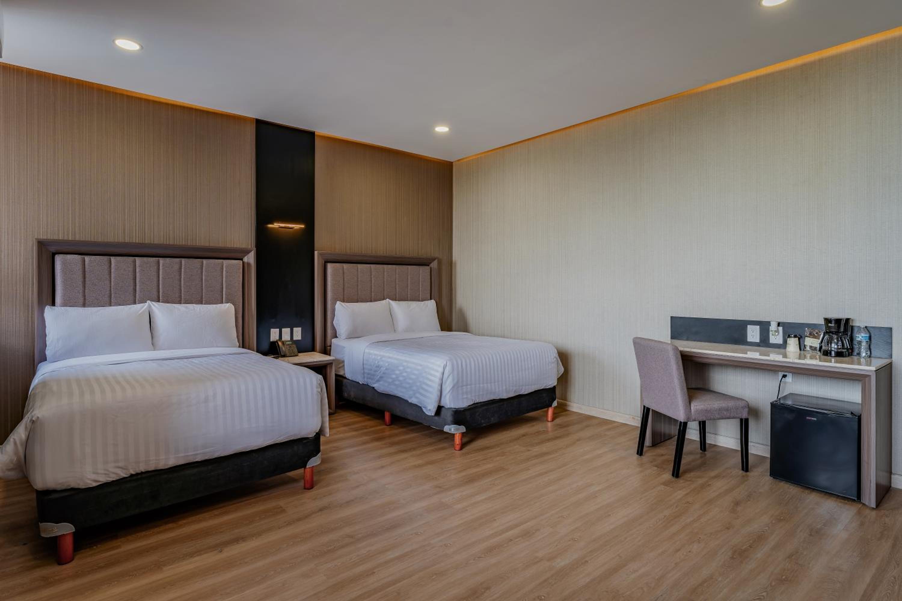 Deluxe Suite - Photo 12