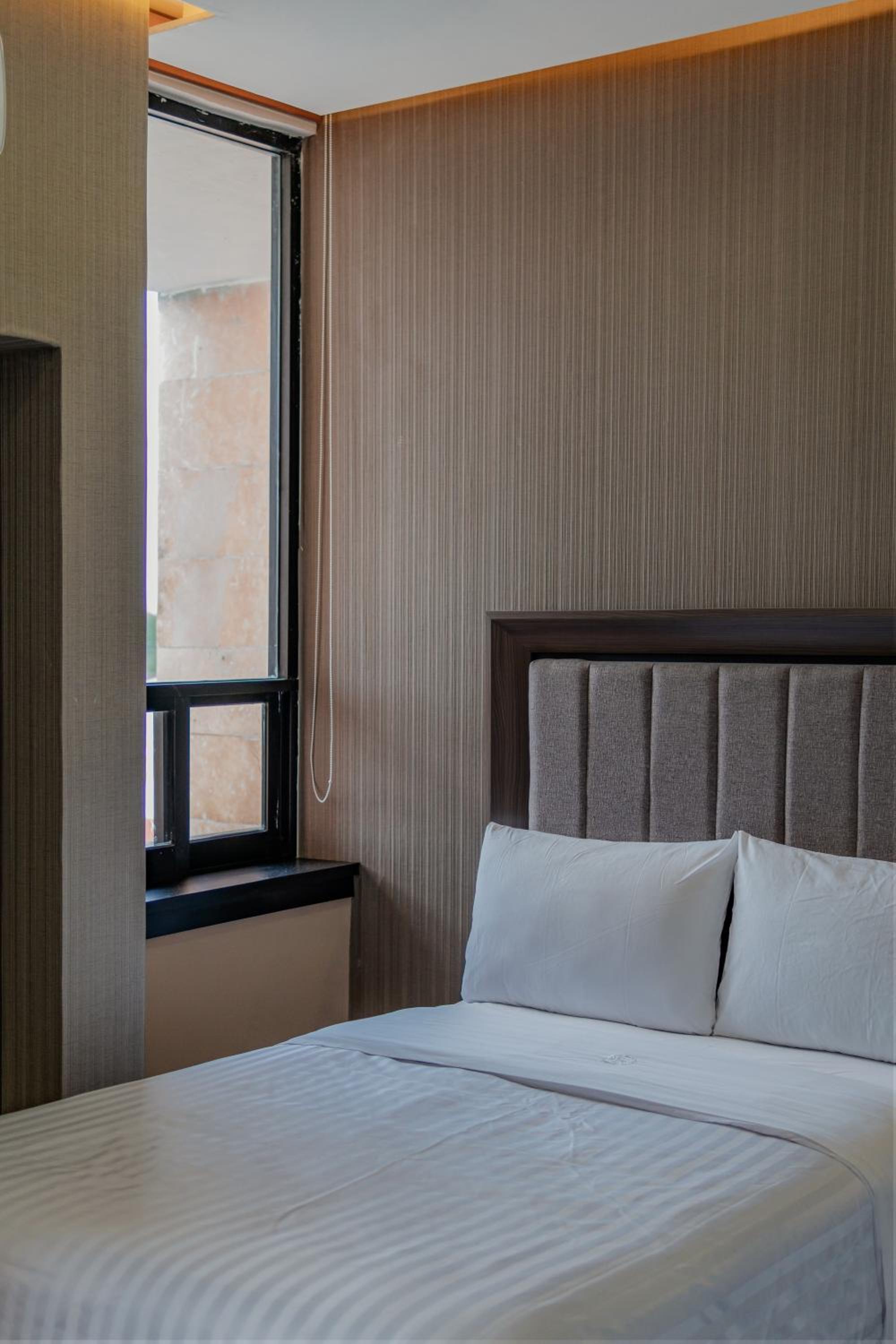 Superior King Room - Photo 9