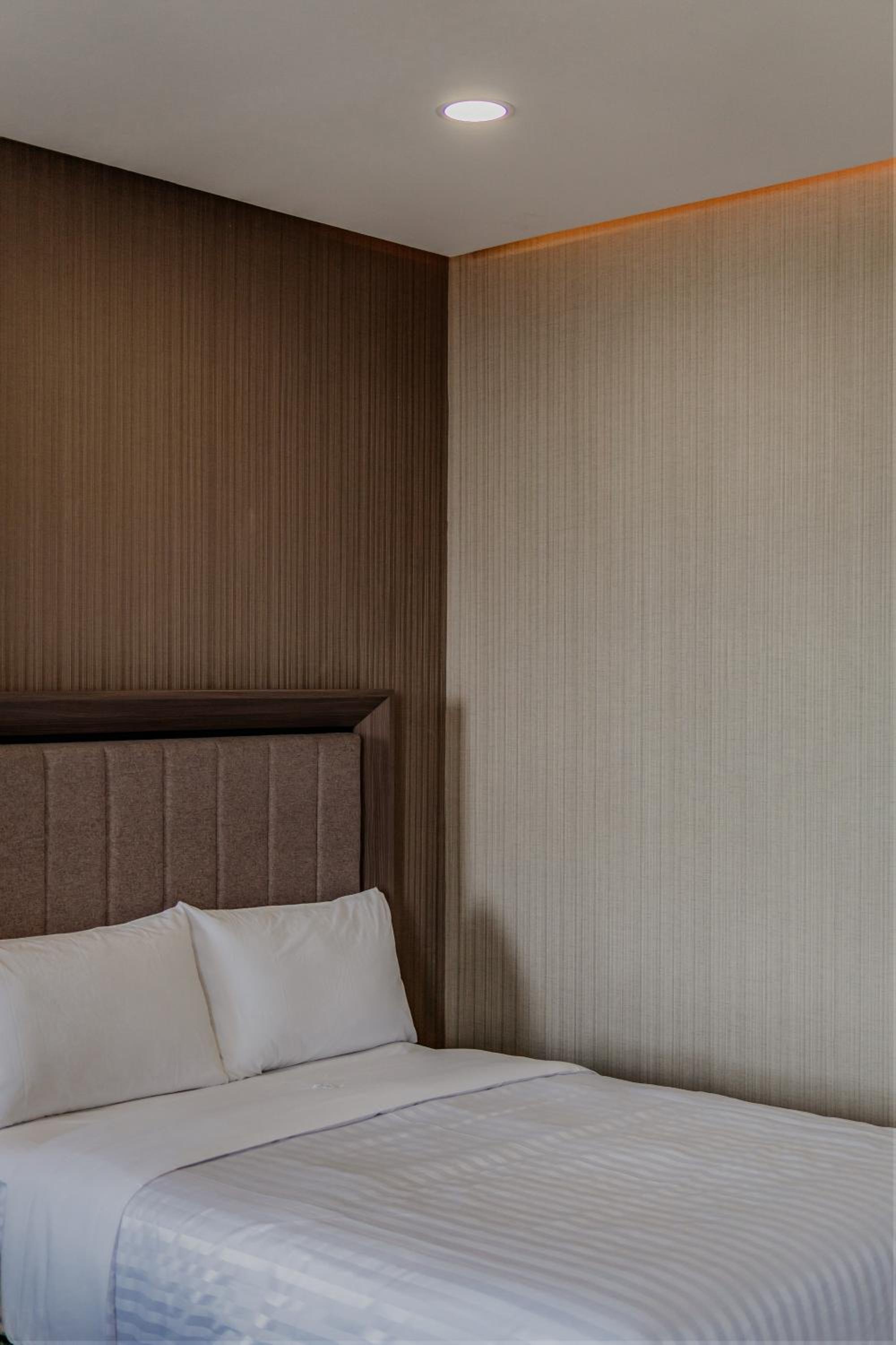 Deluxe Room - Photo 3