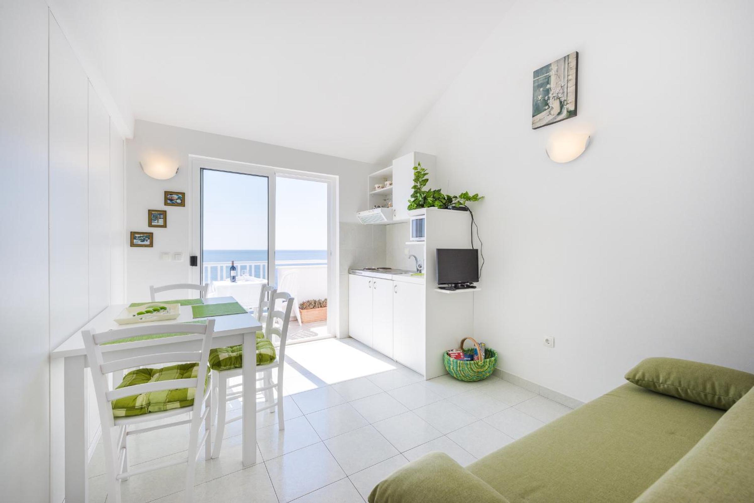 One-Bedroom Apartment with Balcony and Sea View (3 Adults) photo 1