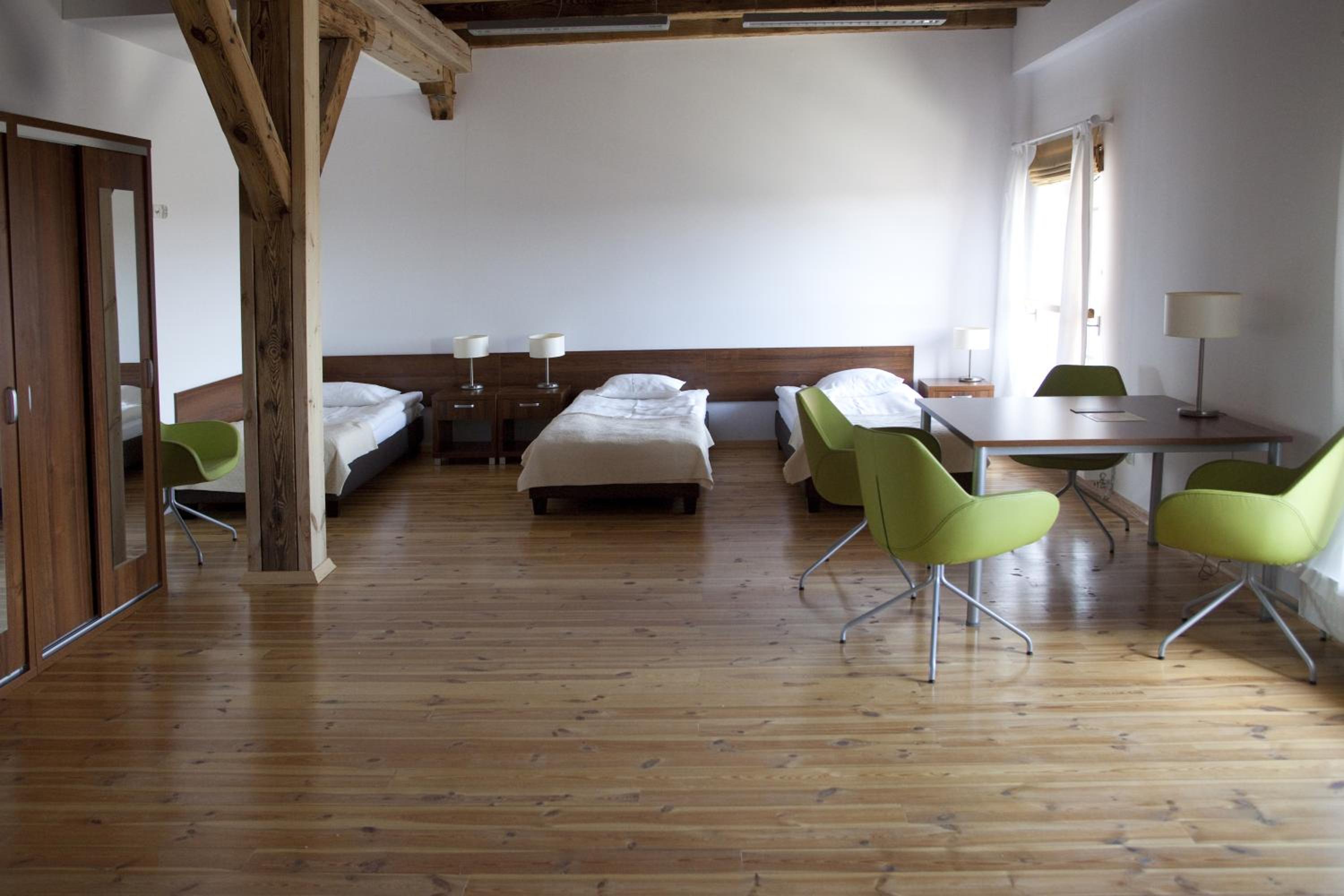 Multi-person tourist room with shared bathroom photo 2