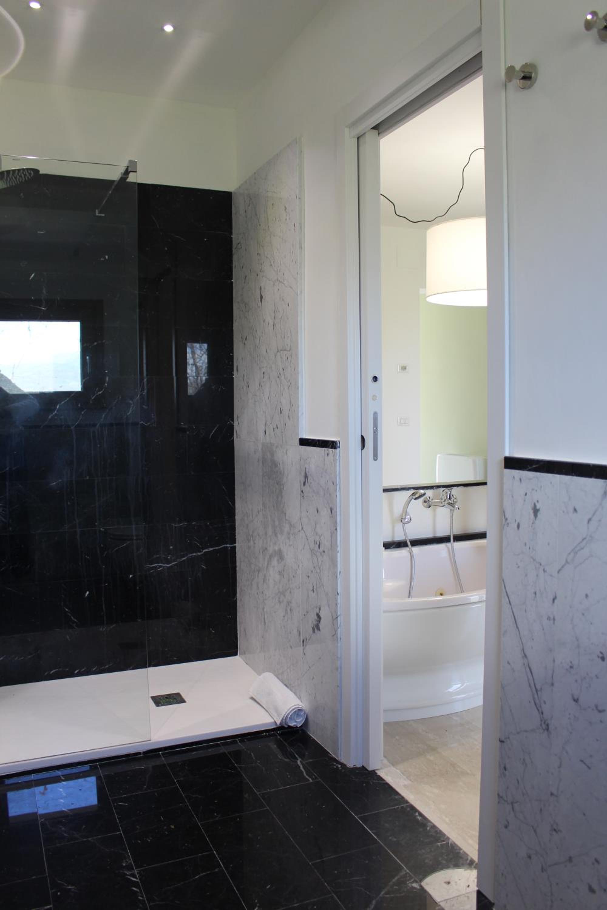 Suite with Spa Bath - Photo 3