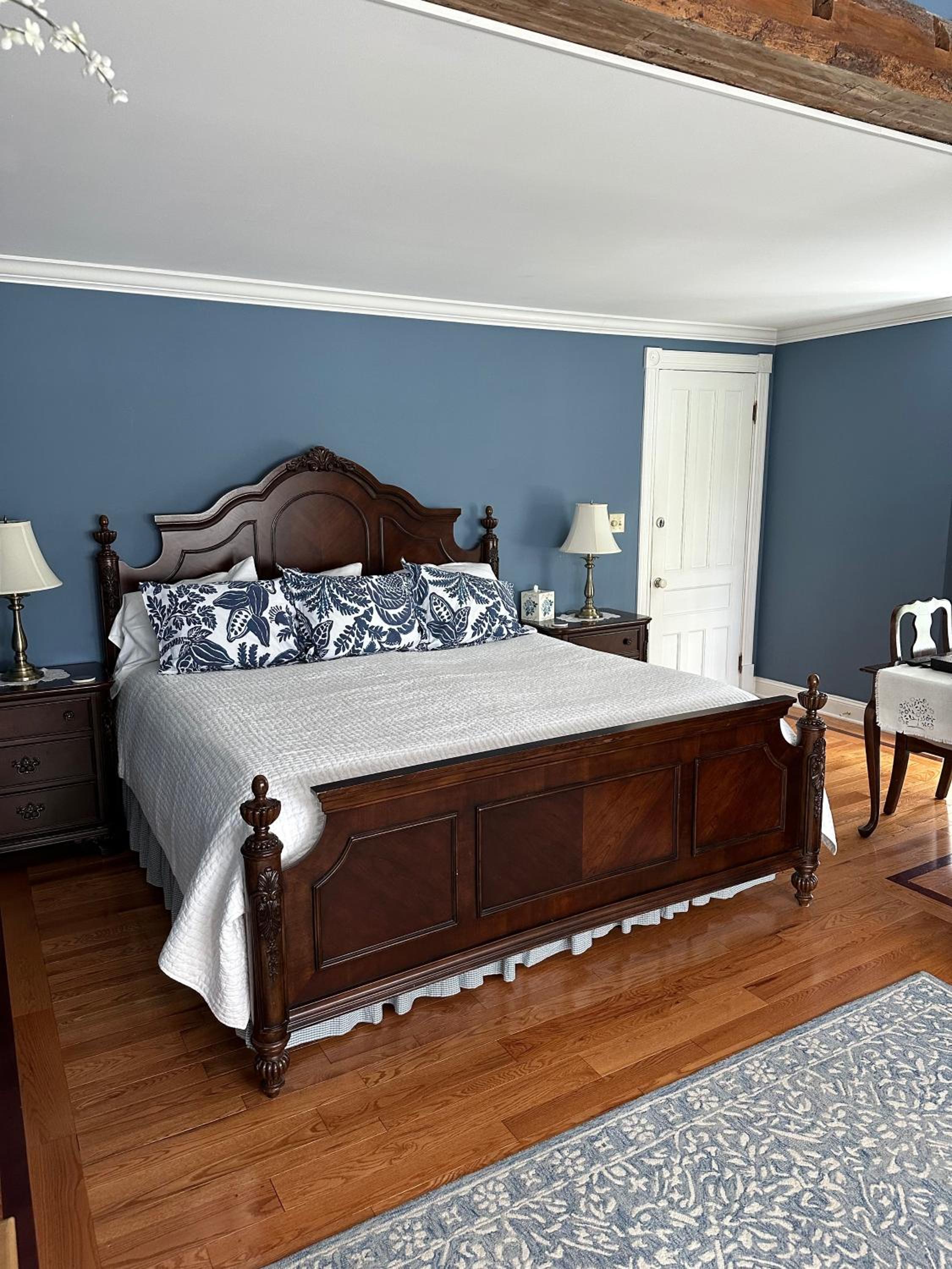 Deluxe King Room photo 1