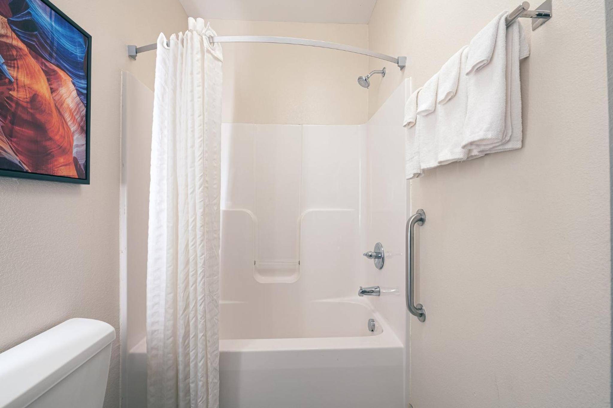 Standard Suite - Photo 6
