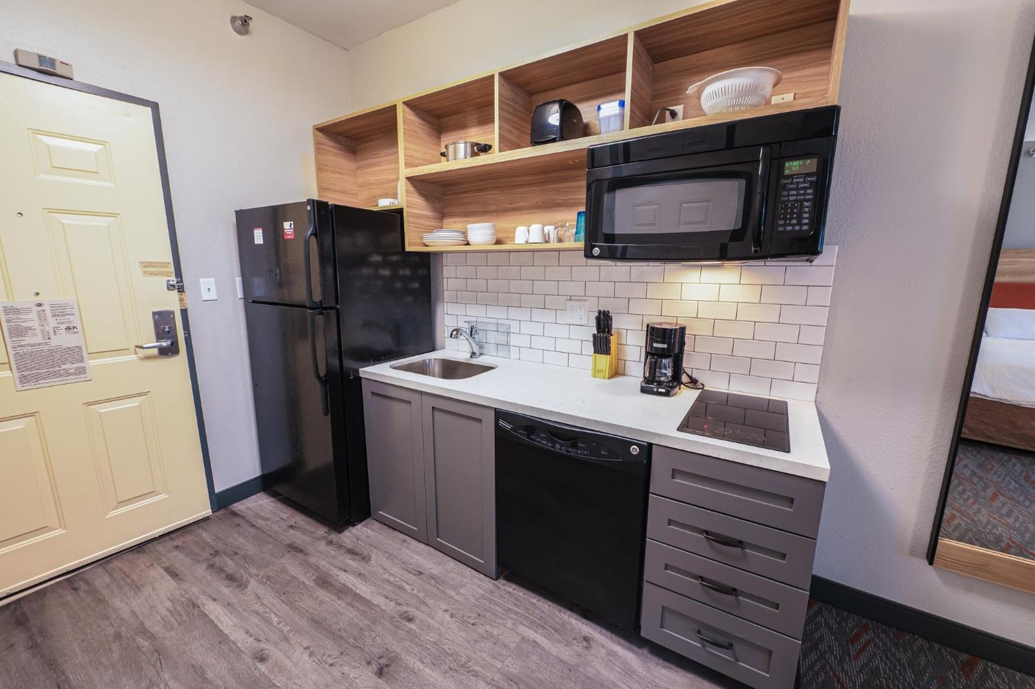 Standard Suite - Photo 4