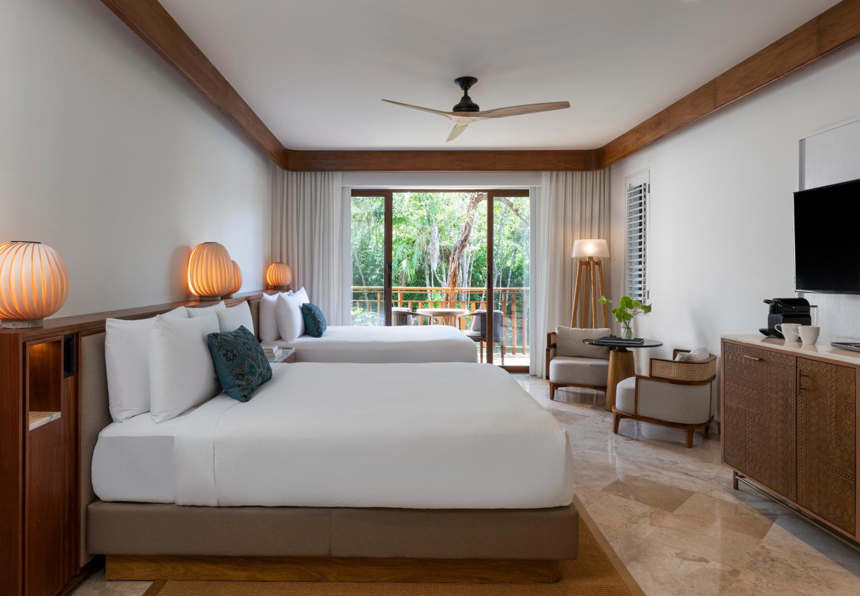 Signature King Room with One King Bed (Non Smoking)