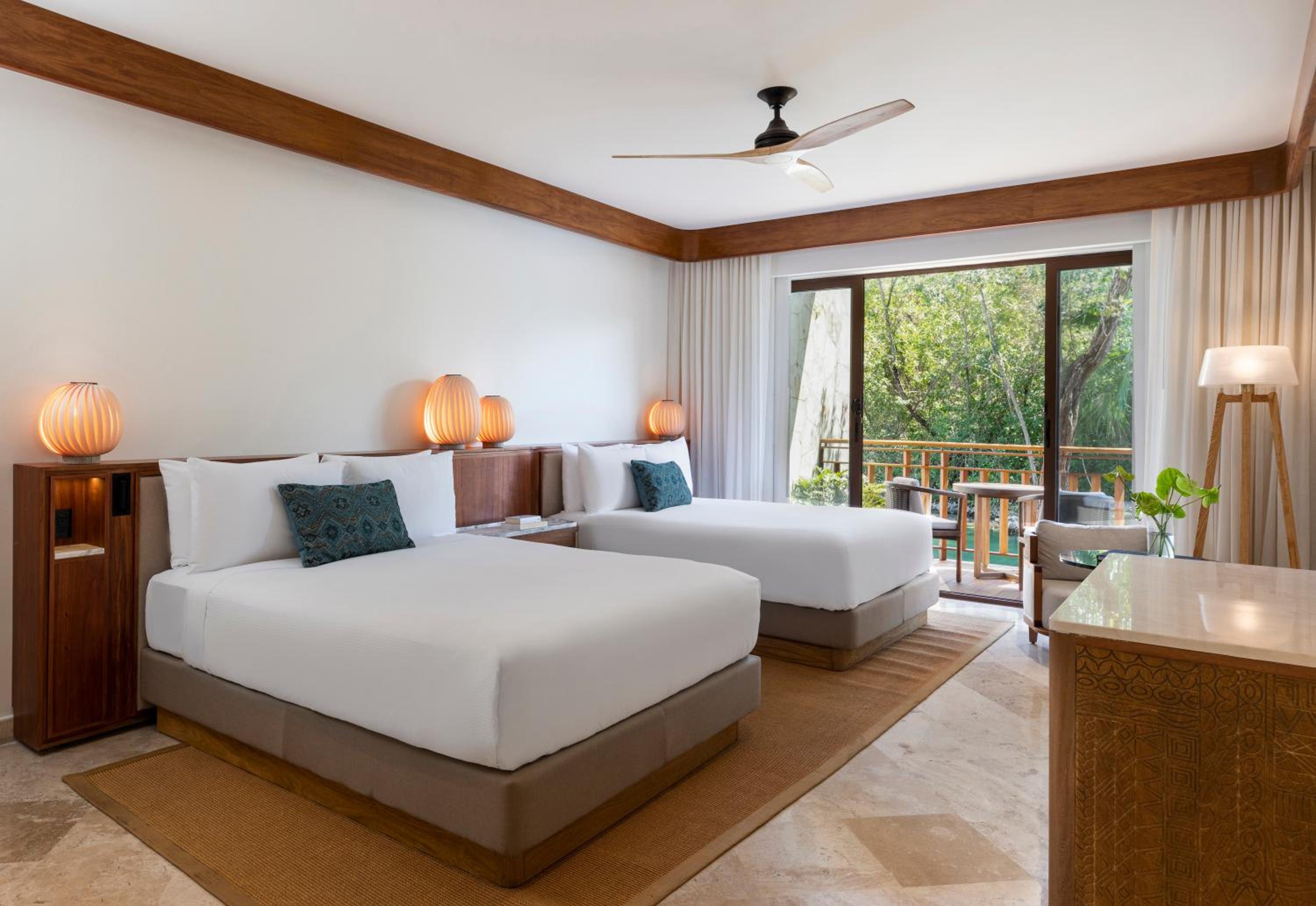 Signature King Room with One King Bed (Non Smoking)