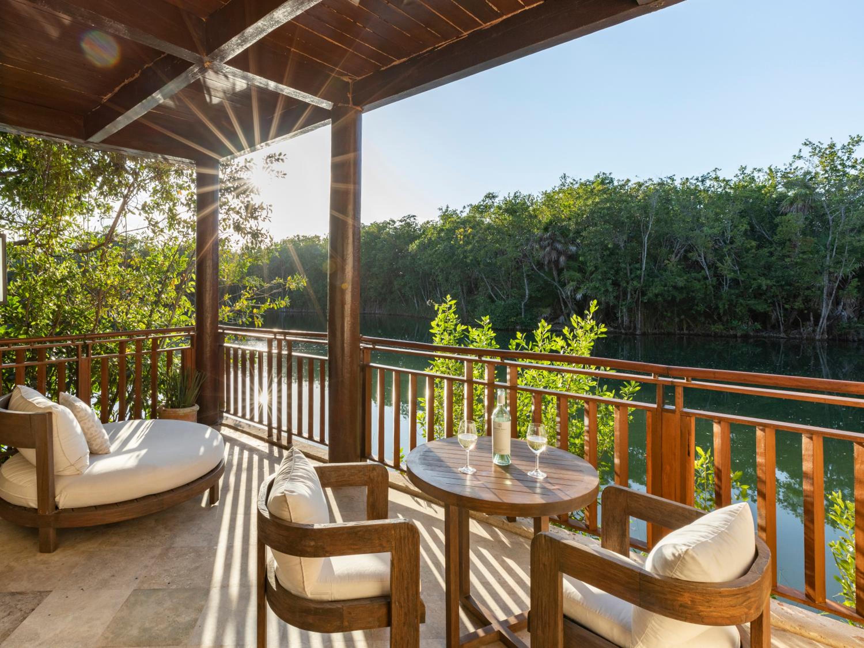 Beachfront Casita, 2 Queen Beds, Private Stairway to Beach, Butler Service