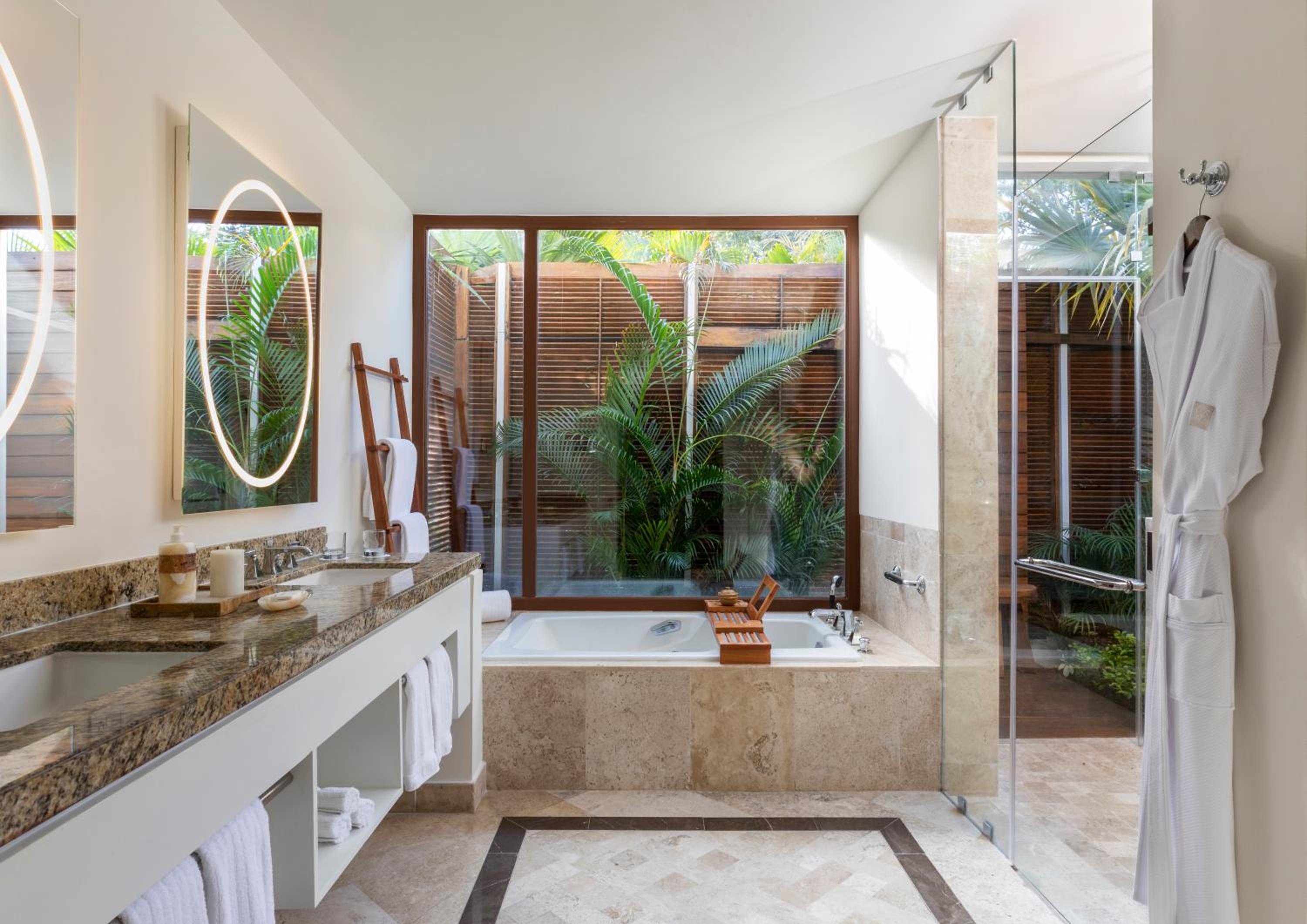 Beach Front Casita with Two Queen Beds and Private Stairway to the Beach – Butler Service